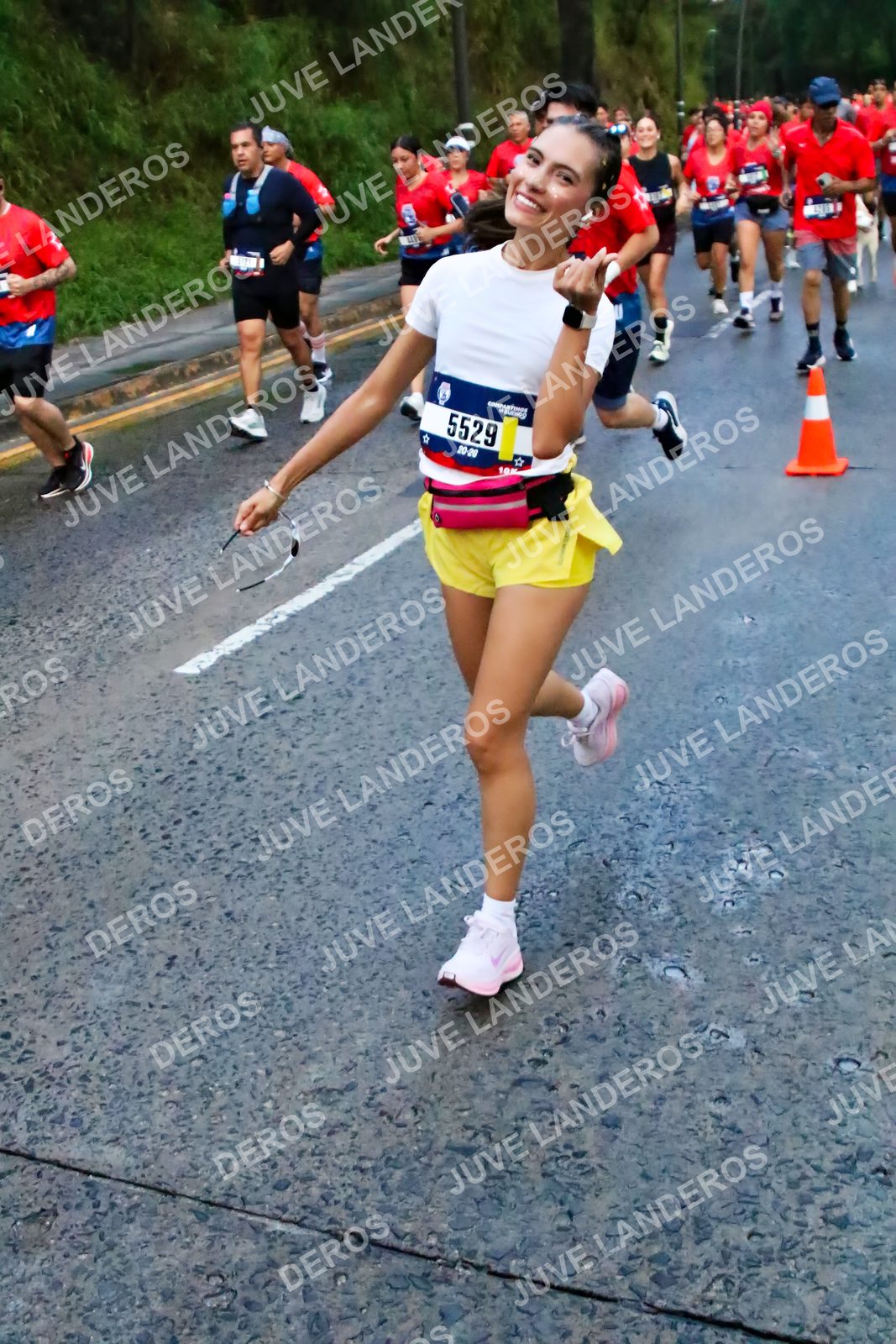 Foto de la CARRERA BIMBO GLOBAL RACE GUADALAJARA en Centro Comercial Andares, Blvd. Puerta de Hierro 4965, Zapopan a las 04:48 · dorsal 5529