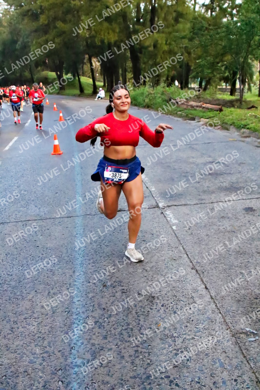 Foto de la CARRERA BIMBO GLOBAL RACE GUADALAJARA en Centro Comercial Andares, Blvd. Puerta de Hierro 4965, Zapopan a las 04:51 · dorsal 3875