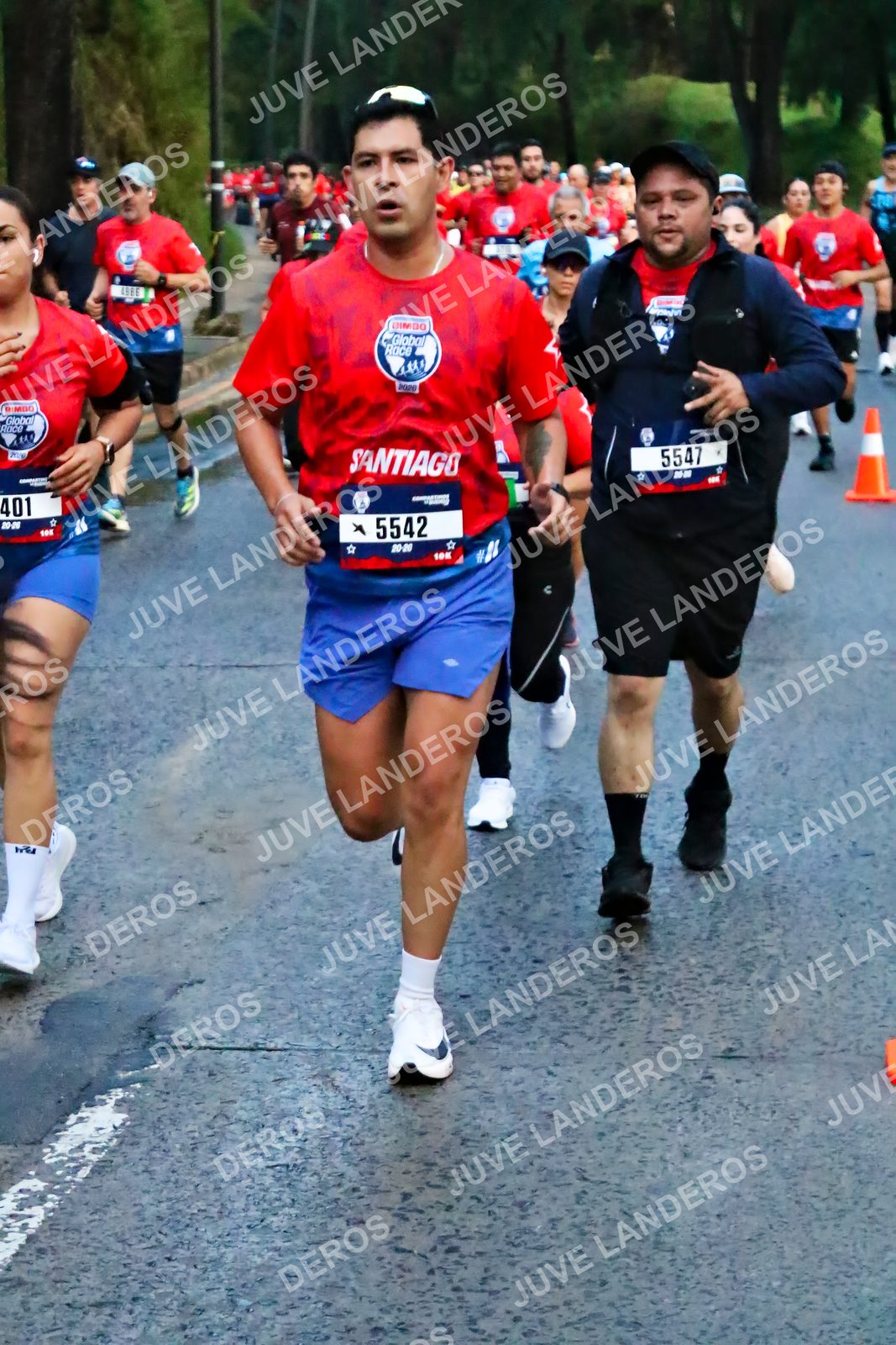 Foto de la CARRERA BIMBO GLOBAL RACE GUADALAJARA en Centro Comercial Andares, Blvd. Puerta de Hierro 4965, Zapopan a las 06:41 · dorsal 5542, 5547, 401, 2020