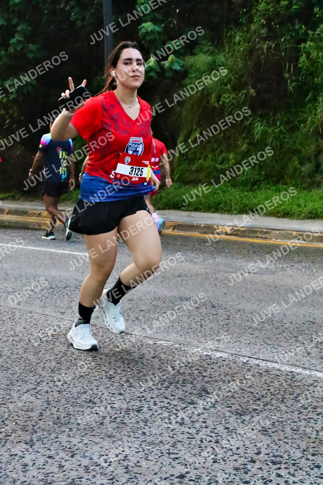 Foto de la CARRERA BIMBO GLOBAL RACE GUADALAJARA en Centro Comercial Andares, Blvd. Puerta de Hierro 4965, Zapopan a las 07:09 · dorsal 3125