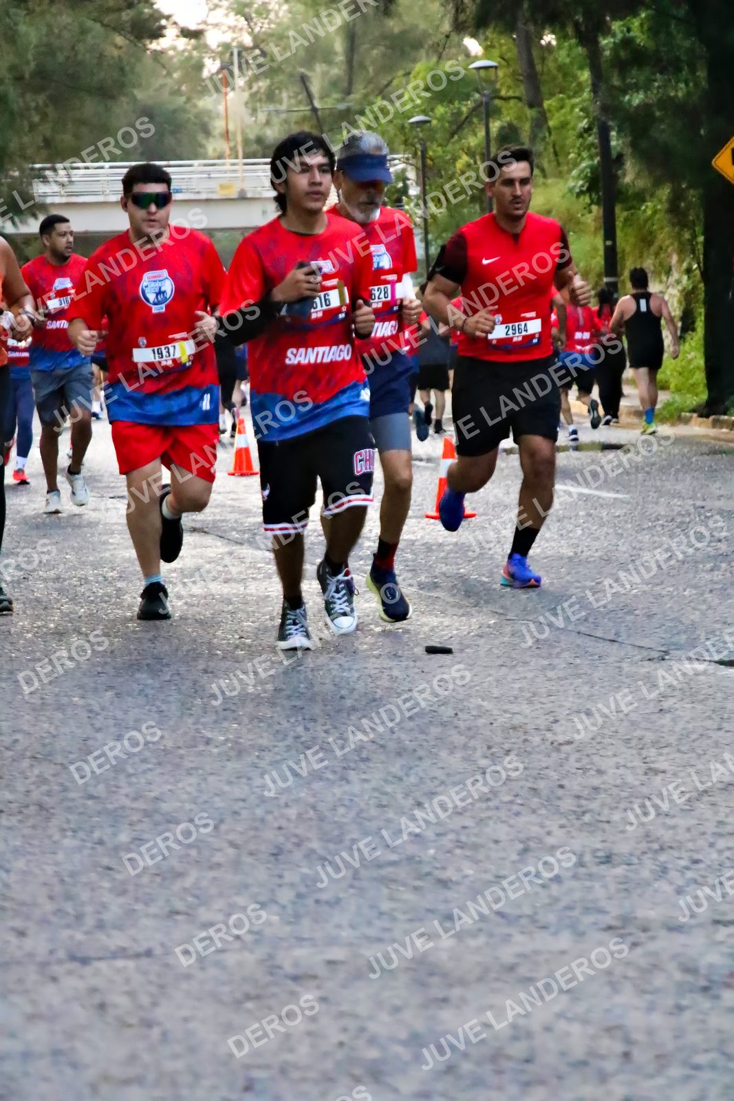 Foto de la CARRERA BIMBO GLOBAL RACE GUADALAJARA en Centro Comercial Andares, Blvd. Puerta de Hierro 4965, Zapopan a las 04:58 · dorsal 1937, 2964, 628, 616