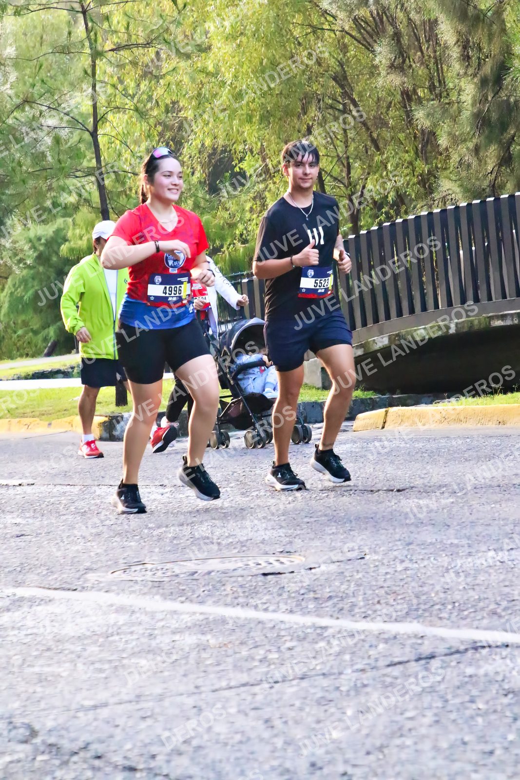 Foto de la CARRERA BIMBO GLOBAL RACE GUADALAJARA en Centro Comercial Andares, Blvd. Puerta de Hierro 4965, Zapopan a las 07:36 · dorsal 4996, 5523