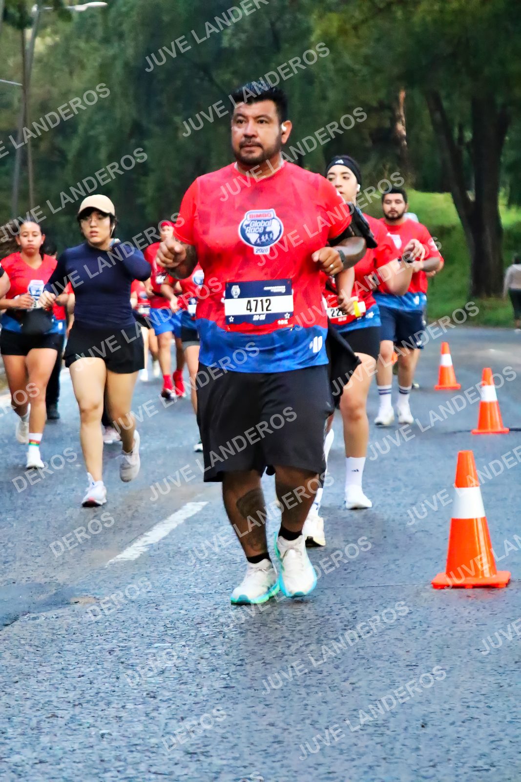 Foto de la CARRERA BIMBO GLOBAL RACE GUADALAJARA en Centro Comercial Andares, Blvd. Puerta de Hierro 4965, Zapopan a las 04:51 · dorsal 4712, 22
