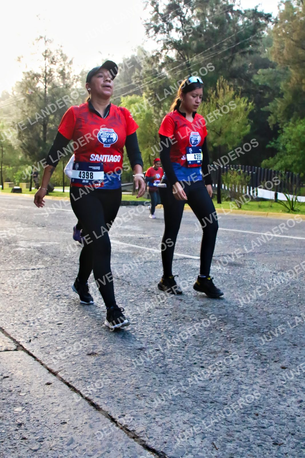 Foto de la CARRERA BIMBO GLOBAL RACE GUADALAJARA en Centro Comercial Andares, Blvd. Puerta de Hierro 4965, Zapopan a las 07:38 · dorsal 4398, 4395