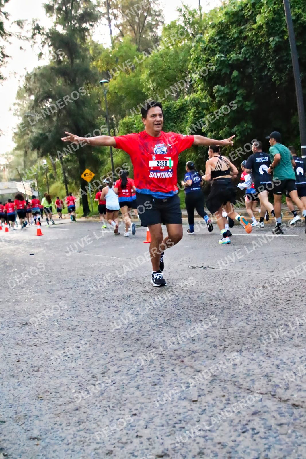 Foto de la CARRERA BIMBO GLOBAL RACE GUADALAJARA en Centro Comercial Andares, Blvd. Puerta de Hierro 4965, Zapopan a las 04:59 · dorsal 2930