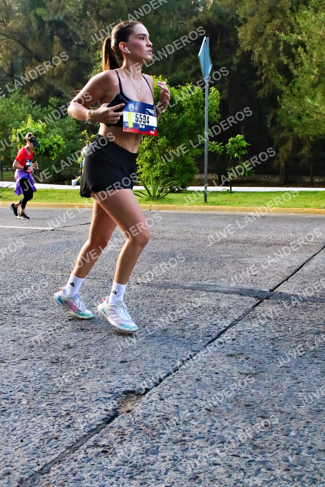 Foto de la CARRERA BIMBO GLOBAL RACE GUADALAJARA en Centro Comercial Andares, Blvd. Puerta de Hierro 4965, Zapopan a las 07:34 · dorsal 5594