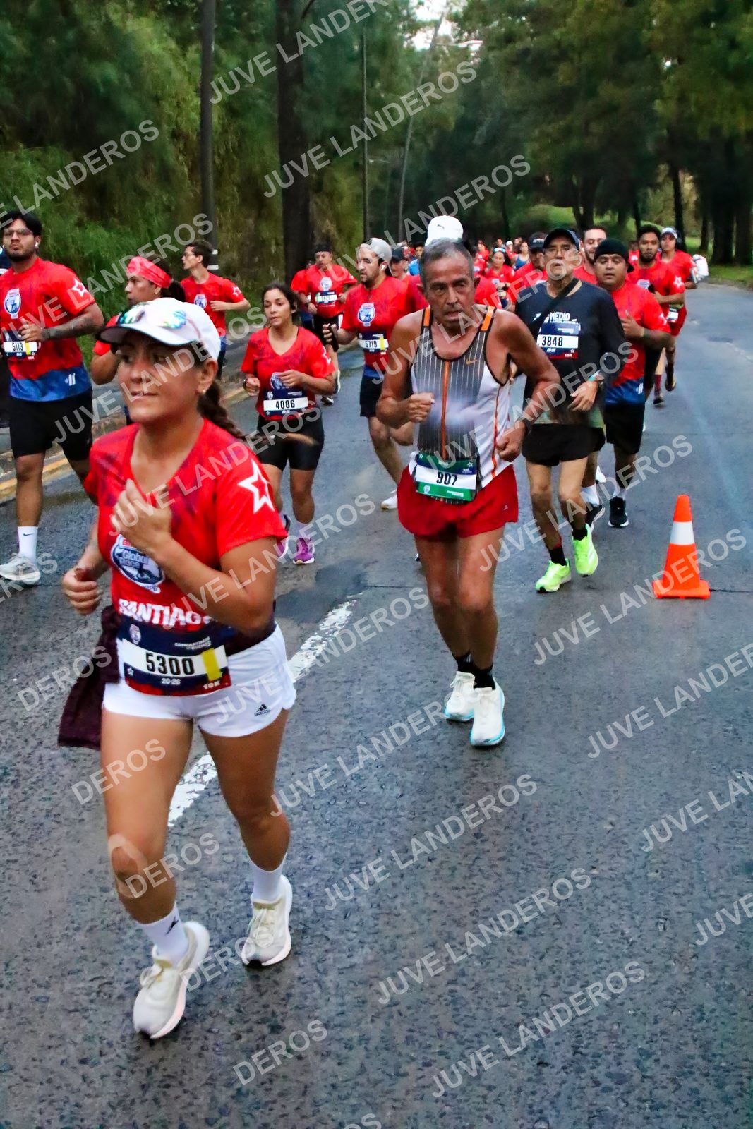 Foto de la CARRERA BIMBO GLOBAL RACE GUADALAJARA en Centro Comercial Andares, Blvd. Puerta de Hierro 4965, Zapopan a las 06:40 · dorsal 5300, 3848, 4086, 5113