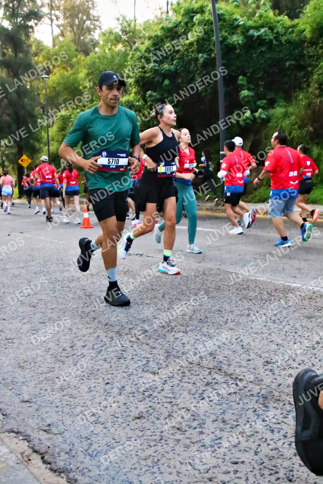 Foto de la CARRERA BIMBO GLOBAL RACE GUADALAJARA en Centro Comercial Andares, Blvd. Puerta de Hierro 4965, Zapopan a las 06:55 · dorsal 5710, 3883