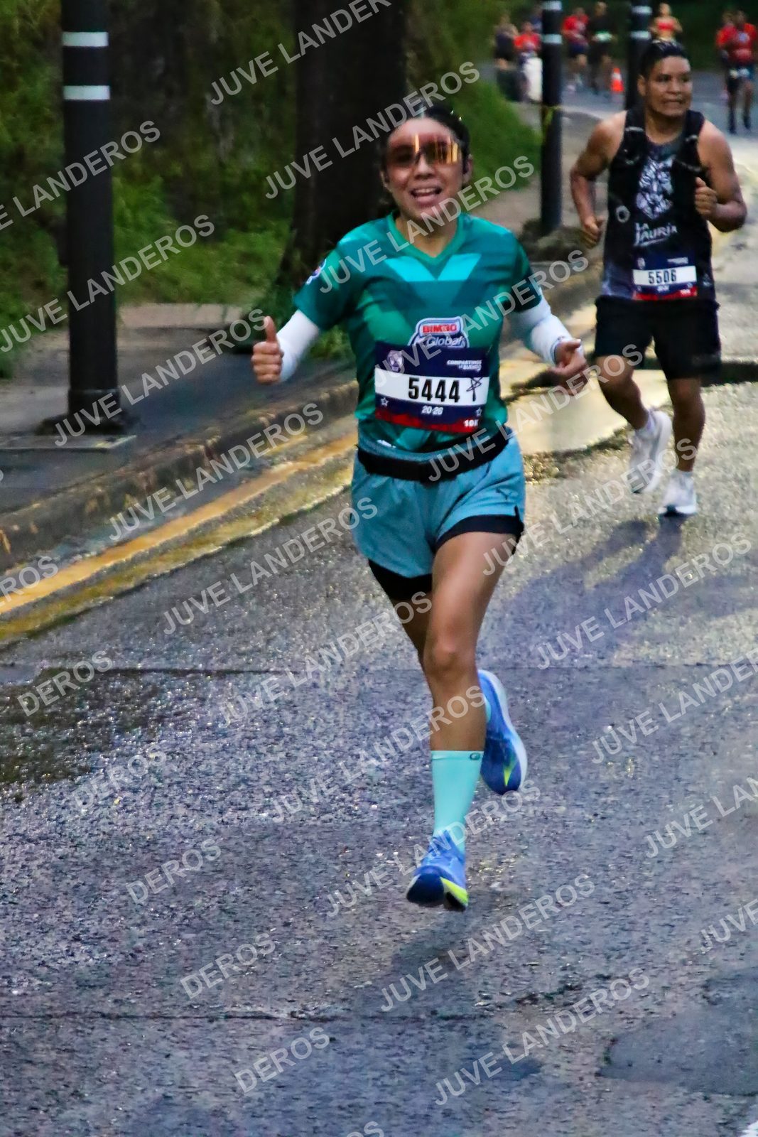 Foto de la CARRERA BIMBO GLOBAL RACE GUADALAJARA en Centro Comercial Andares, Blvd. Puerta de Hierro 4965, Zapopan a las 06:36 · dorsal 5444, 5506