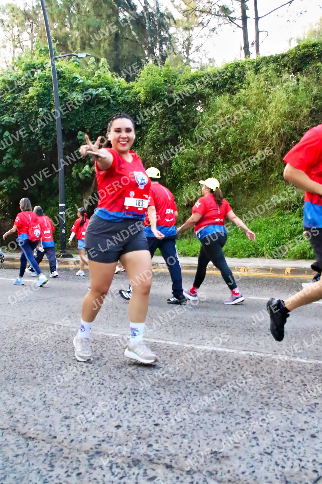 Foto de la CARRERA BIMBO GLOBAL RACE GUADALAJARA en Centro Comercial Andares, Blvd. Puerta de Hierro 4965, Zapopan a las 07:03 · dorsal 1831