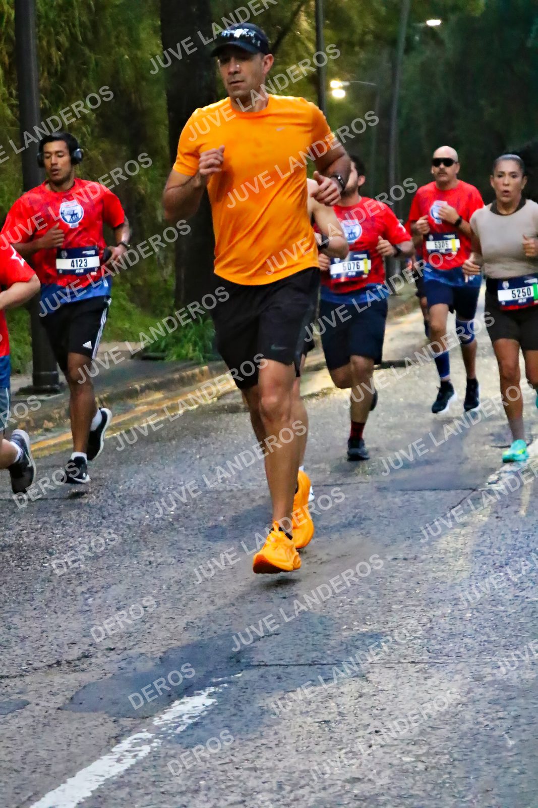 Foto de la CARRERA BIMBO GLOBAL RACE GUADALAJARA en Centro Comercial Andares, Blvd. Puerta de Hierro 4965, Zapopan a las 06:38 · dorsal 5250, 4123, 5076