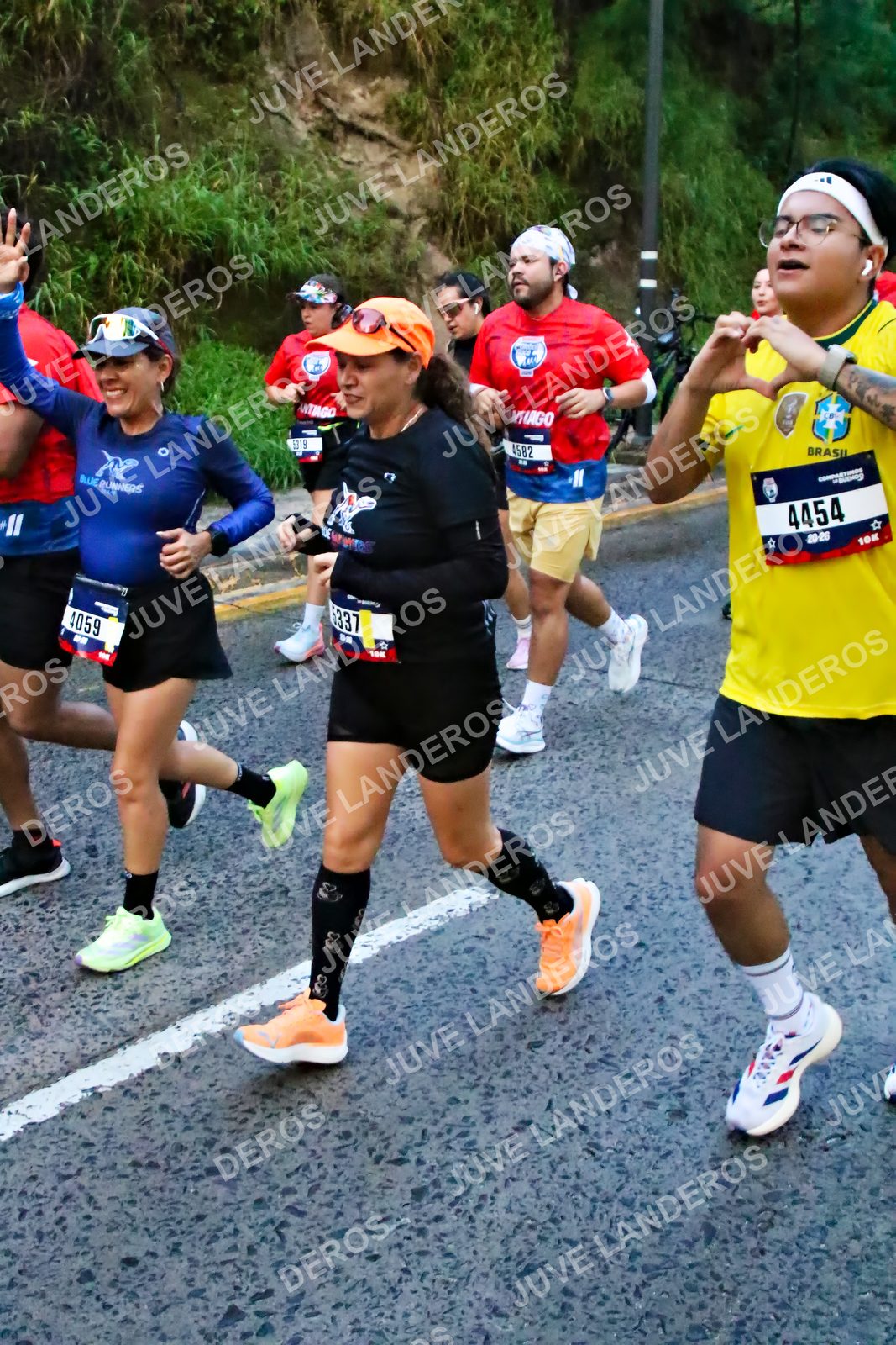 Foto de la CARRERA BIMBO GLOBAL RACE GUADALAJARA en Centro Comercial Andares, Blvd. Puerta de Hierro 4965, Zapopan a las 04:49 · dorsal 4454, 4059, 4582, 5319
