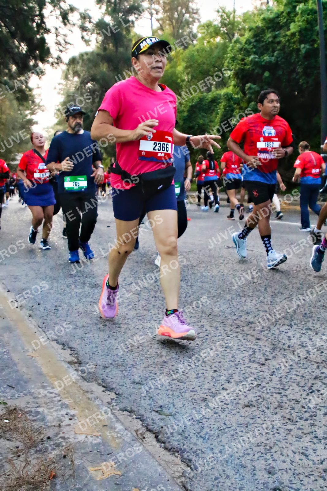 Foto de la CARRERA BIMBO GLOBAL RACE GUADALAJARA en Centro Comercial Andares, Blvd. Puerta de Hierro 4965, Zapopan a las 06:59 · dorsal 1652, 2366, 765