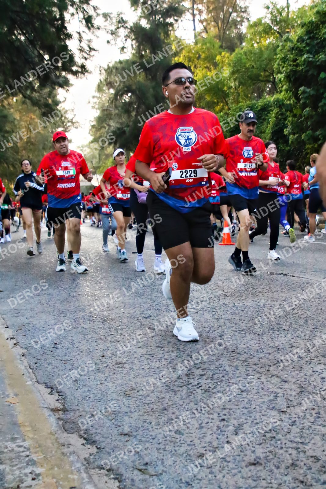 Foto de la CARRERA BIMBO GLOBAL RACE GUADALAJARA en Centro Comercial Andares, Blvd. Puerta de Hierro 4965, Zapopan a las 06:58 · dorsal 2229, 3619, 3078, 2566