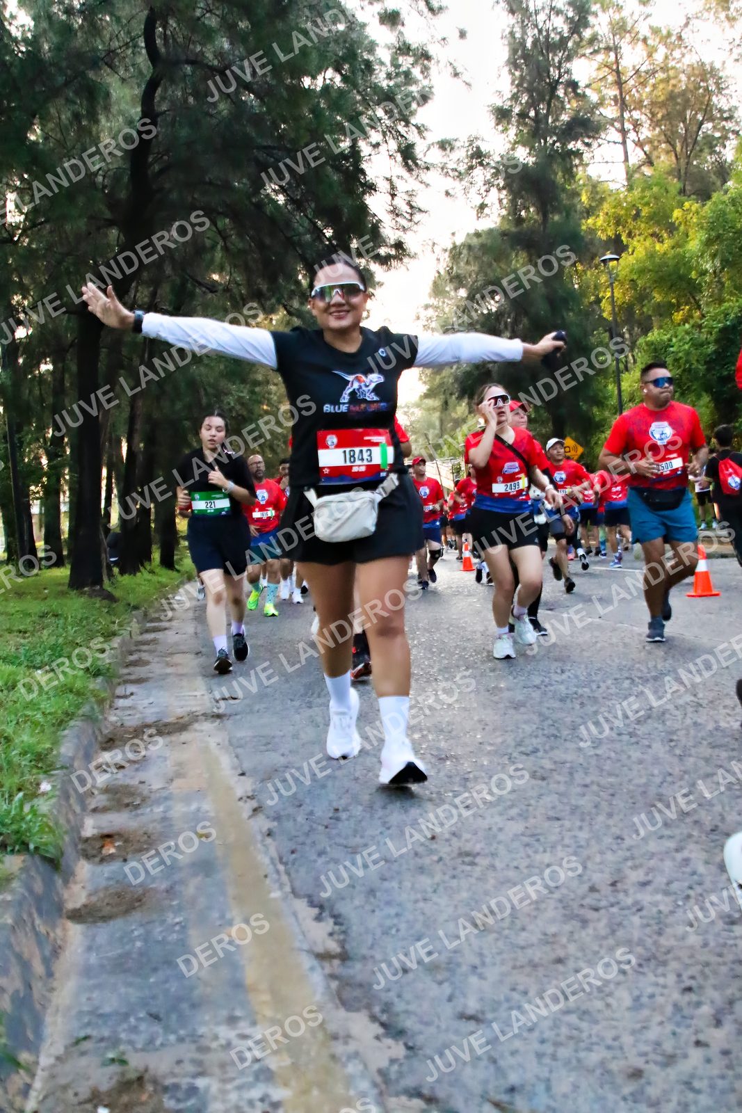 Foto de la CARRERA BIMBO GLOBAL RACE GUADALAJARA en Centro Comercial Andares, Blvd. Puerta de Hierro 4965, Zapopan a las 06:58 · dorsal 1843, 2499, 221, 2500