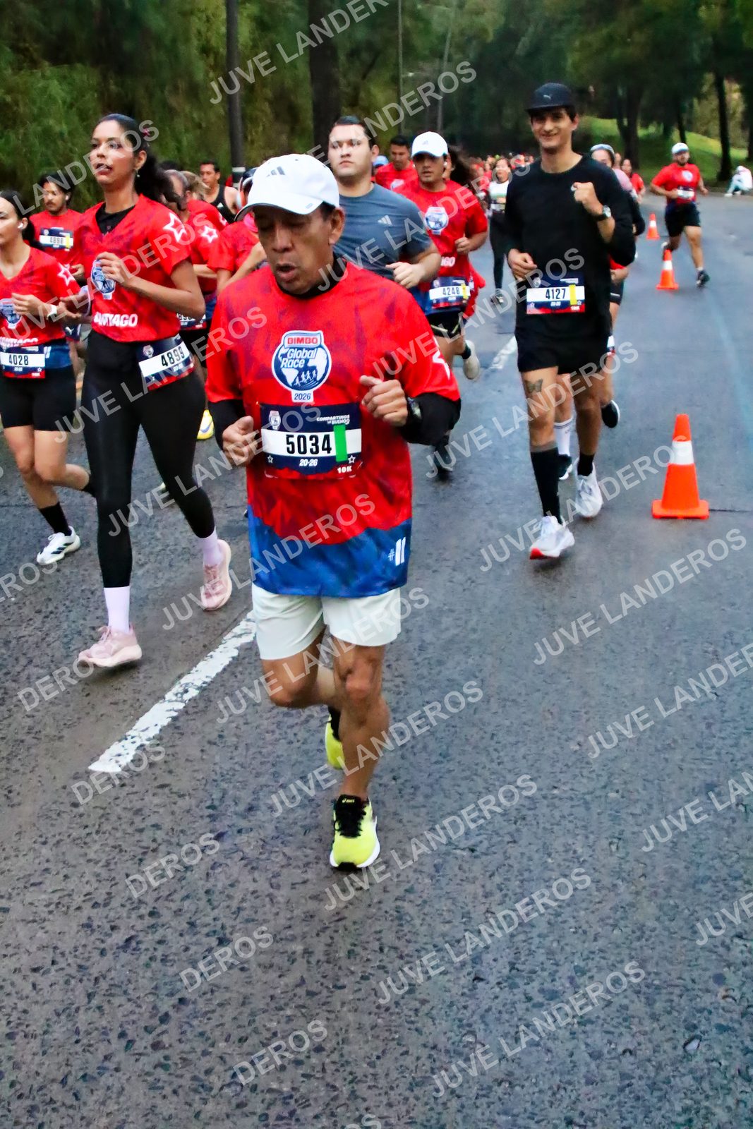Foto de la CARRERA BIMBO GLOBAL RACE GUADALAJARA en Centro Comercial Andares, Blvd. Puerta de Hierro 4965, Zapopan a las 06:41 · dorsal 5034, 4028, 4127, 4899