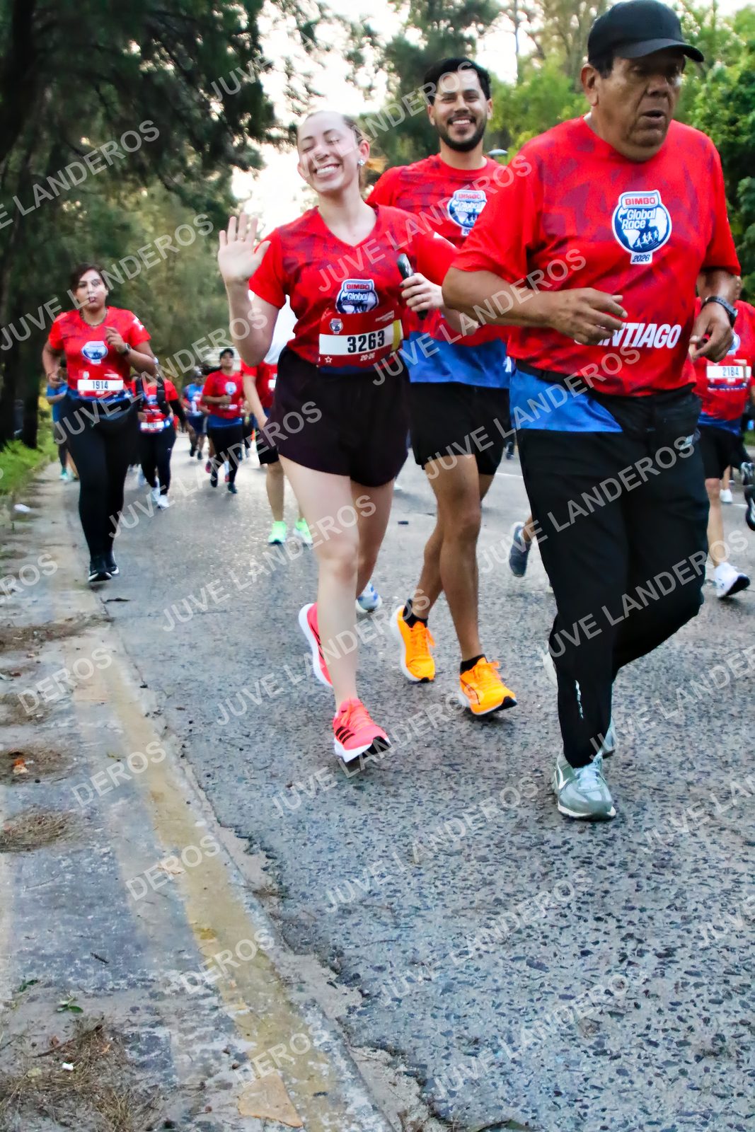 Foto de la CARRERA BIMBO GLOBAL RACE GUADALAJARA en Centro Comercial Andares, Blvd. Puerta de Hierro 4965, Zapopan a las 07:04 · dorsal 3263, 1914, 2184