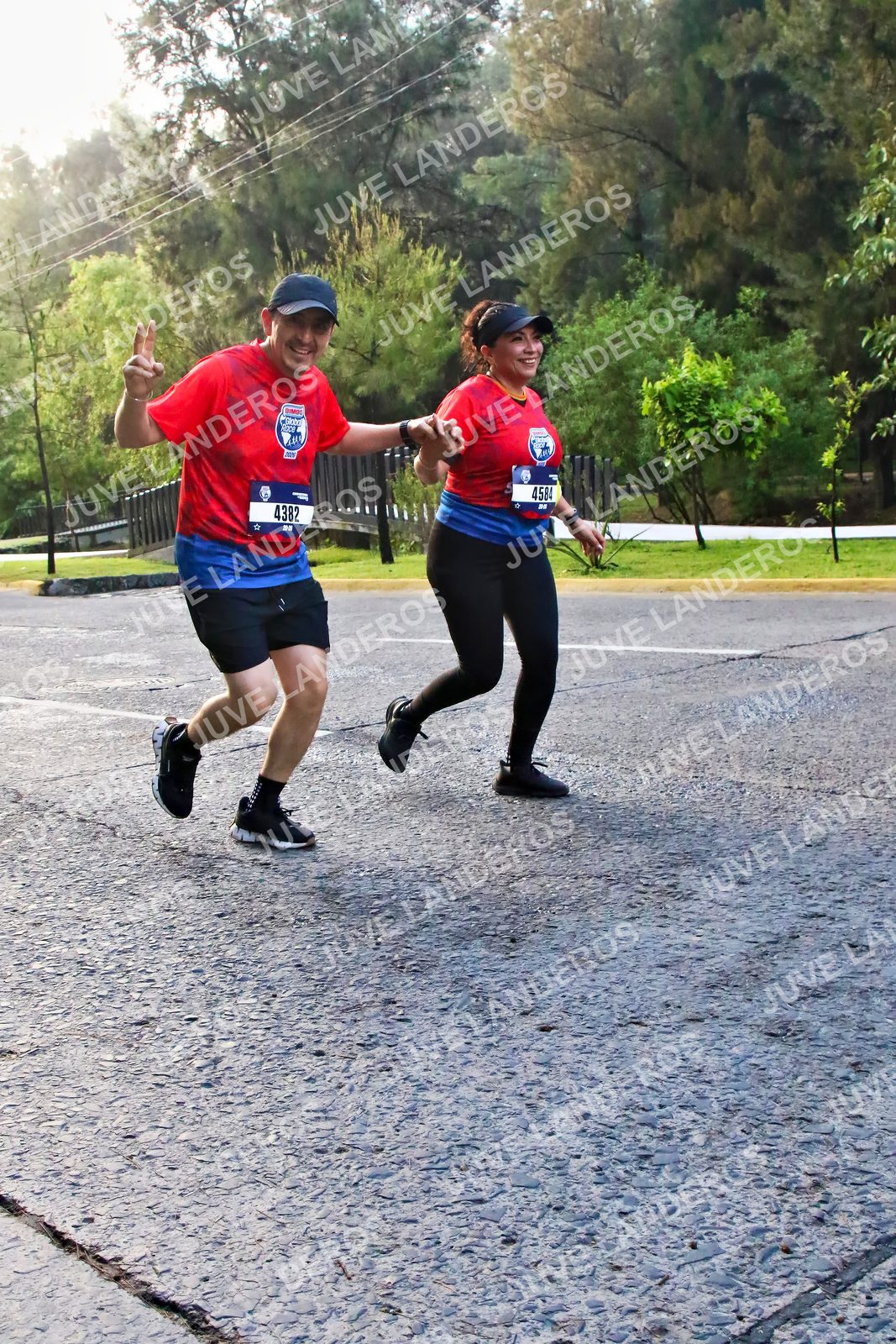 Foto de la CARRERA BIMBO GLOBAL RACE GUADALAJARA en Centro Comercial Andares, Blvd. Puerta de Hierro 4965, Zapopan a las 07:41 · dorsal 4584, 4382