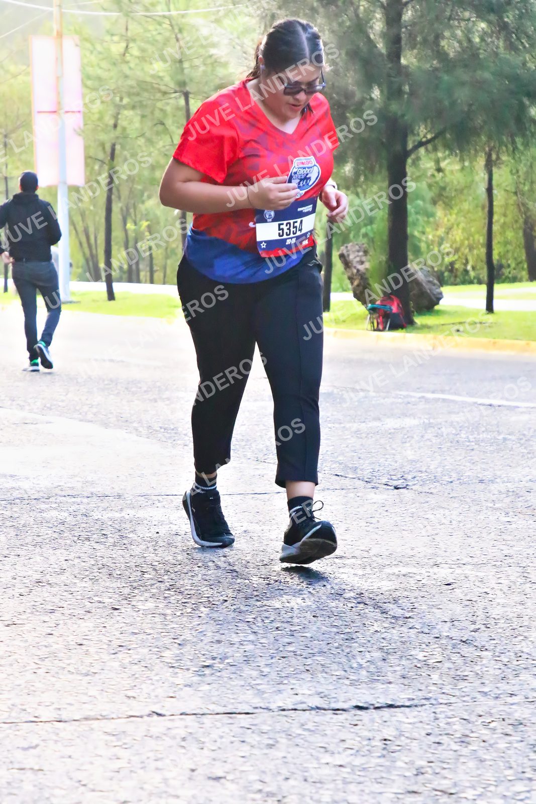 Foto de la CARRERA BIMBO GLOBAL RACE GUADALAJARA en Centro Comercial Andares, Blvd. Puerta de Hierro 4965, Zapopan a las 07:43 · dorsal 5354