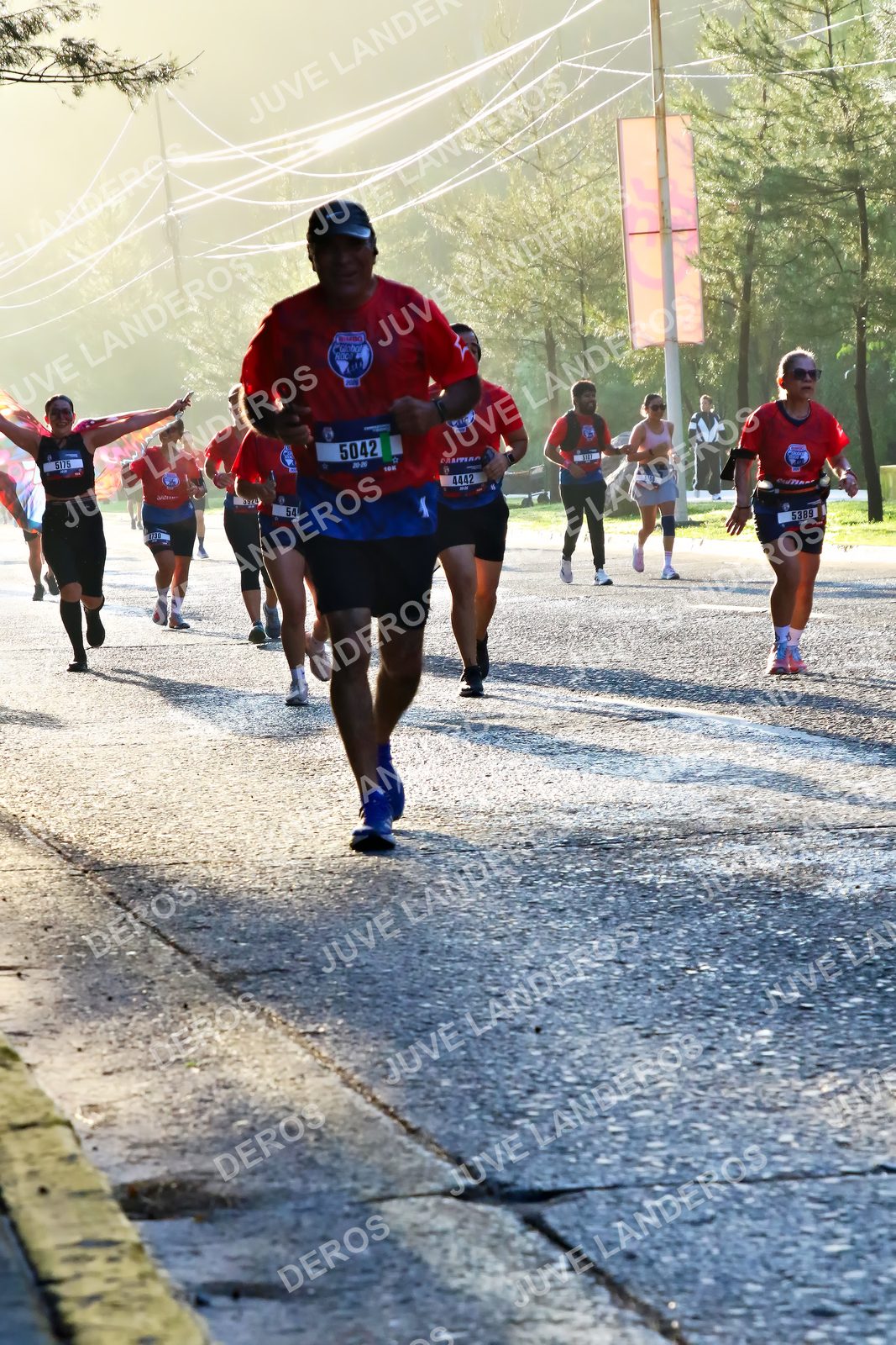 Foto de la CARRERA BIMBO GLOBAL RACE GUADALAJARA en Centro Comercial Andares, Blvd. Puerta de Hierro 4965, Zapopan a las 07:26 · dorsal 5042, 54, 4442, 5389