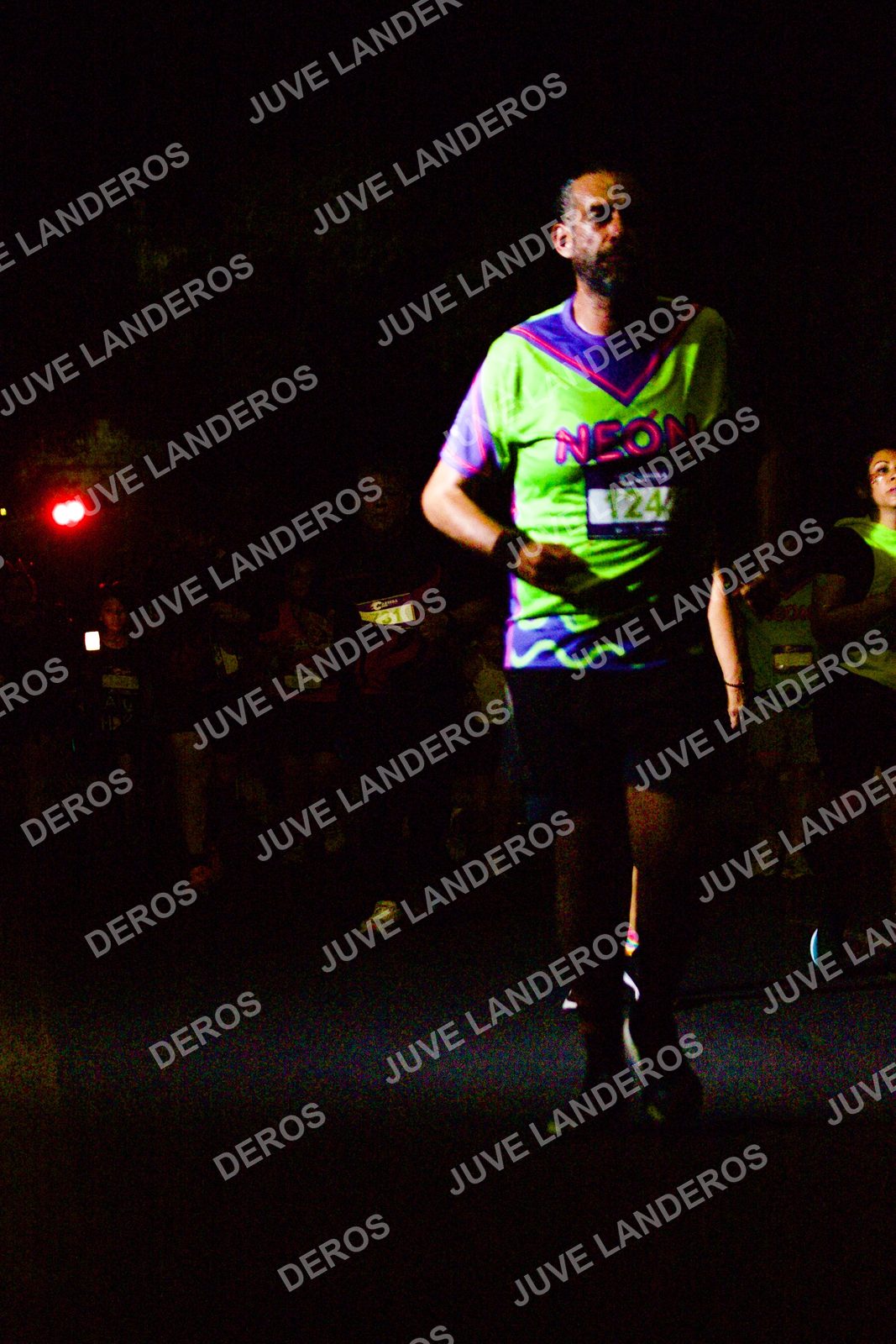 Foto de la Carrera Neón 2026 (Serial Corramos Zapopan) en Parque de las Niñas y los Niños, Blvd. Panamericano 430, Zapopan a las 20:20 · dorsal 124, 31