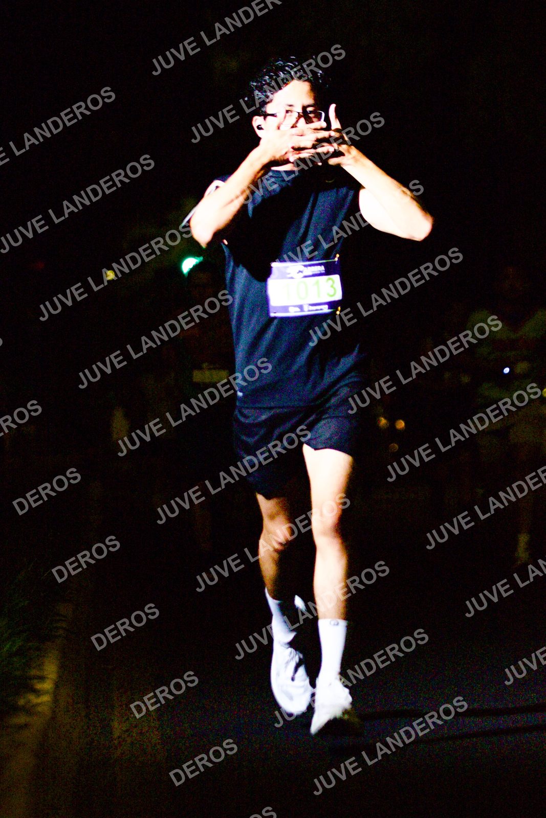 Foto de la Carrera Neón 2026 (Serial Corramos Zapopan) en Parque de las Niñas y los Niños, Blvd. Panamericano 430, Zapopan a las 20:10 · dorsal 1013