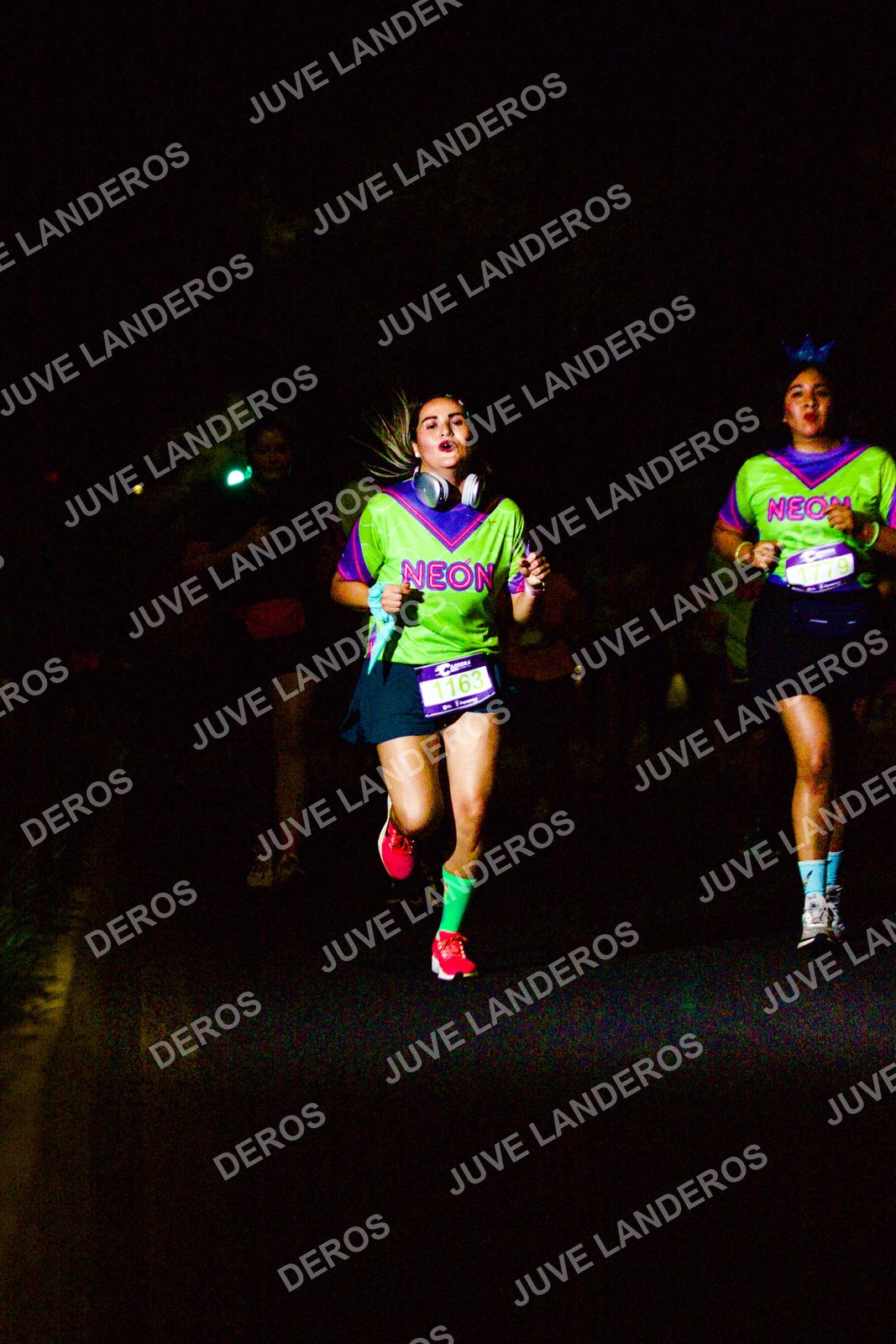 Foto de la Carrera Neón 2026 (Serial Corramos Zapopan) en Parque de las Niñas y los Niños, Blvd. Panamericano 430, Zapopan a las 20:13 · dorsal 1163, 1779