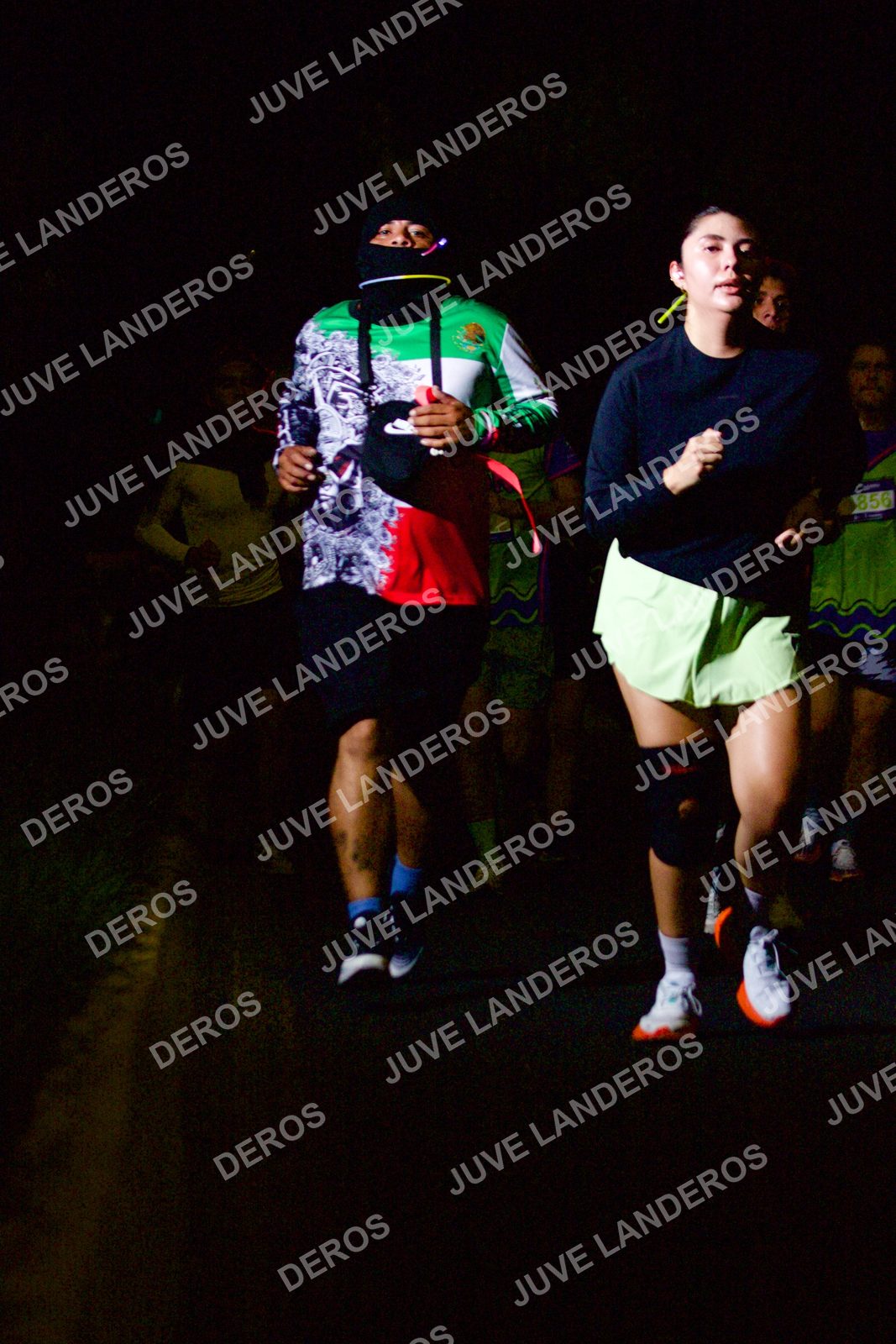 Foto de la Carrera Neón 2026 (Serial Corramos Zapopan) en Parque de las Niñas y los Niños, Blvd. Panamericano 430, Zapopan a las 20:16 · dorsal 856