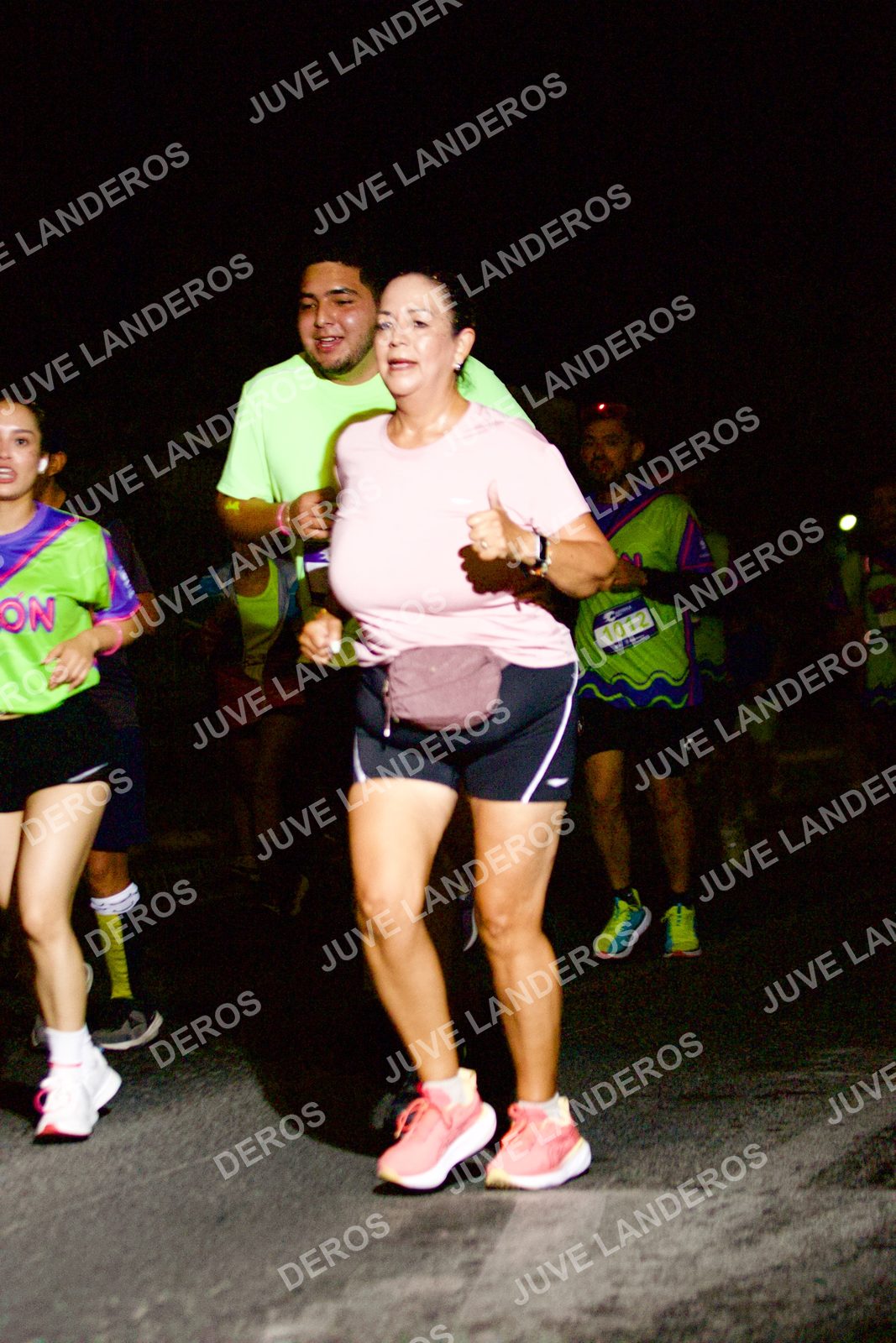 Foto de la Carrera Neón 2026 (Serial Corramos Zapopan) en Parque de las Niñas y los Niños, Blvd. Panamericano 430, Zapopan a las 20:30 · dorsal 1012