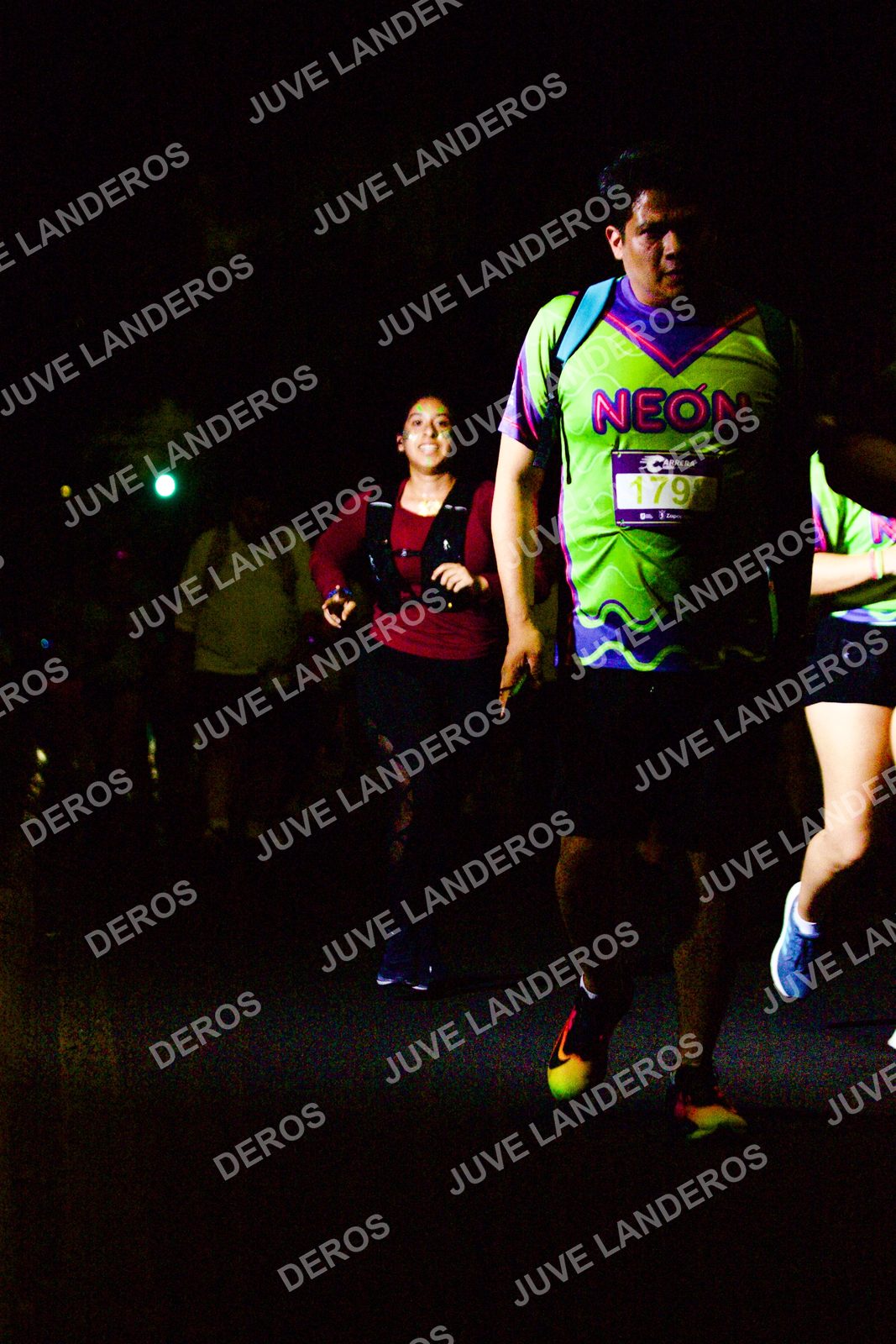 Foto de la Carrera Neón 2026 (Serial Corramos Zapopan) en Parque de las Niñas y los Niños, Blvd. Panamericano 430, Zapopan a las 20:17 · dorsal 179