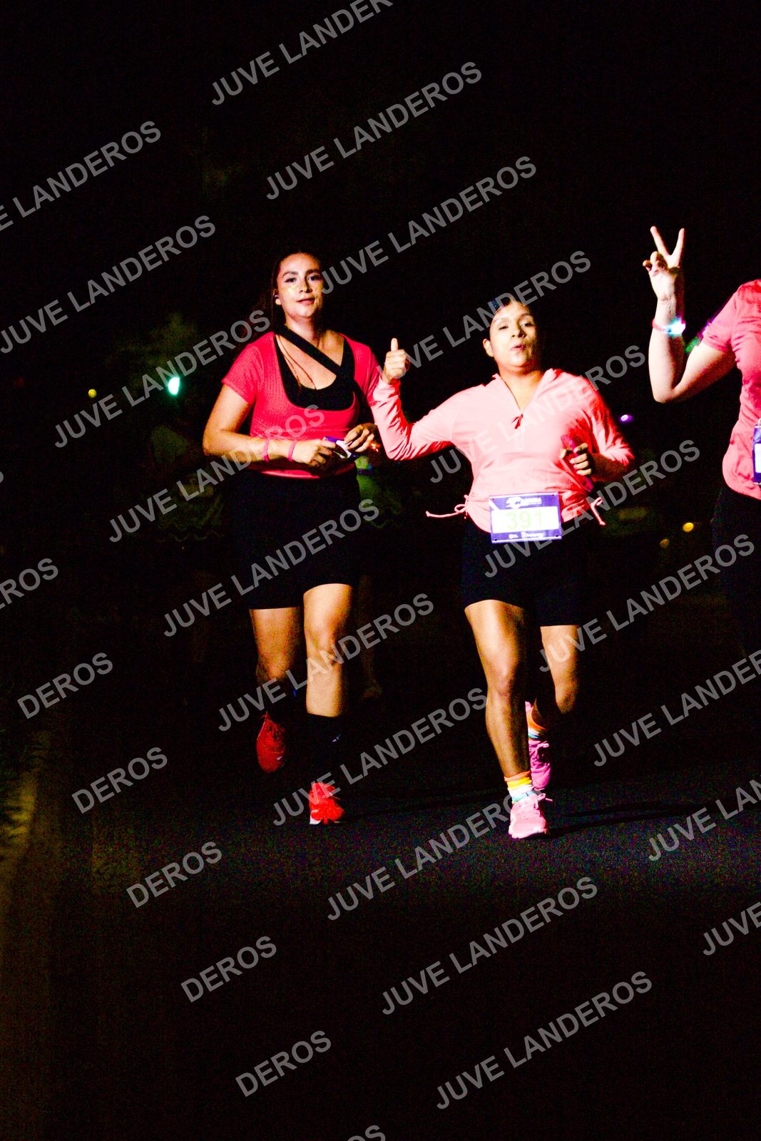 Foto de la Carrera Neón 2026 (Serial Corramos Zapopan) en Parque de las Niñas y los Niños, Blvd. Panamericano 430, Zapopan a las 20:13 · dorsal 391