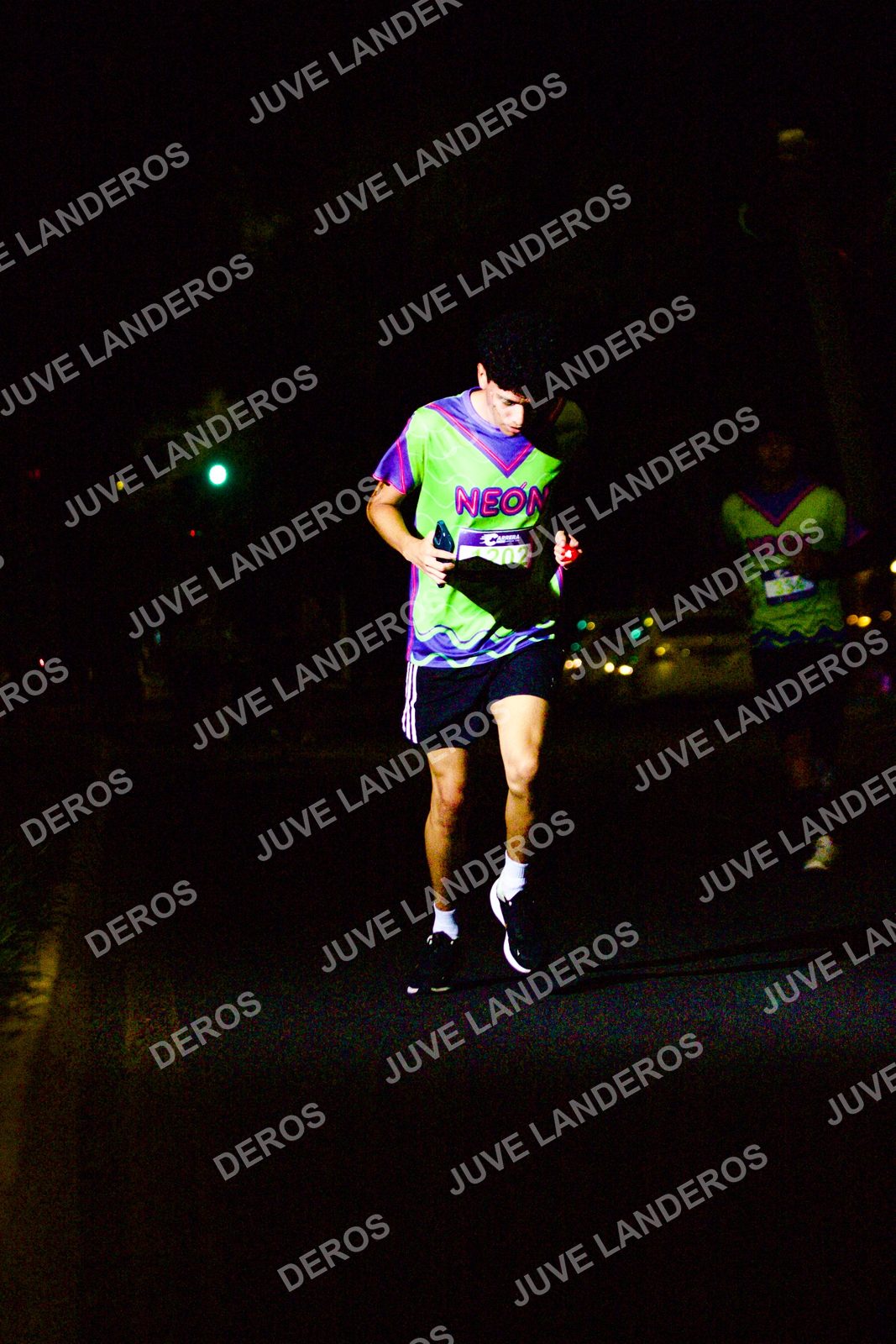 Foto de la Carrera Neón 2026 (Serial Corramos Zapopan) en Parque de las Niñas y los Niños, Blvd. Panamericano 430, Zapopan a las 20:12 · dorsal 202, 334