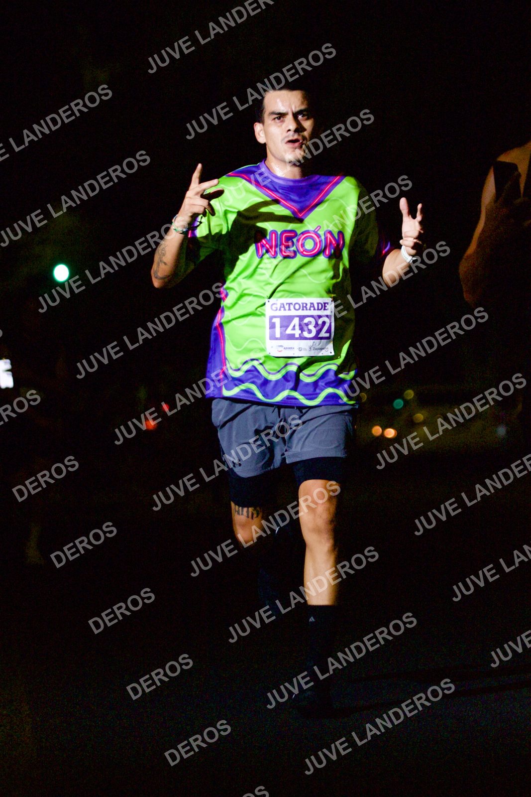 Foto de la Carrera Neón 2026 (Serial Corramos Zapopan) en Parque de las Niñas y los Niños, Blvd. Panamericano 430, Zapopan a las 20:10 · dorsal 1432