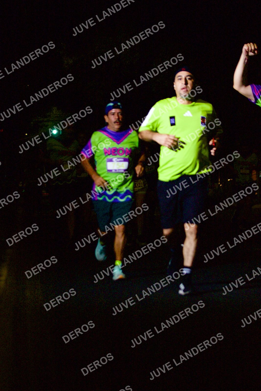 Foto de la Carrera Neón 2026 (Serial Corramos Zapopan) en Parque de las Niñas y los Niños, Blvd. Panamericano 430, Zapopan a las 20:14 · dorsal 754