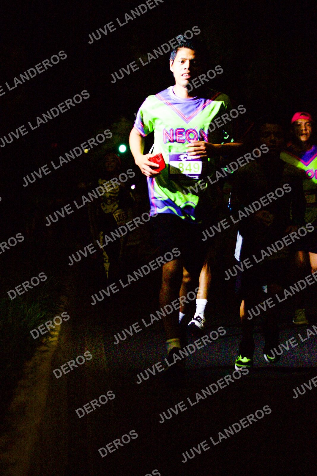 Foto de la Carrera Neón 2026 (Serial Corramos Zapopan) en Parque de las Niñas y los Niños, Blvd. Panamericano 430, Zapopan a las 20:16 · dorsal 849