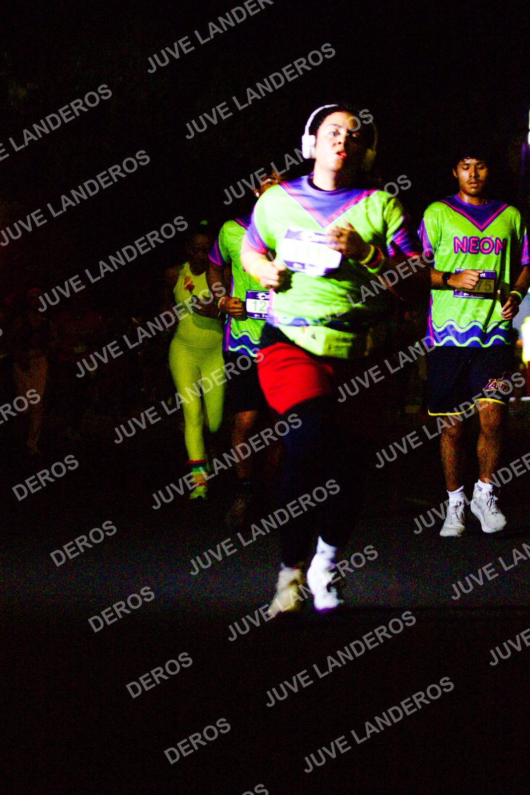 Foto de la Carrera Neón 2026 (Serial Corramos Zapopan) en Parque de las Niñas y los Niños, Blvd. Panamericano 430, Zapopan a las 20:16 · dorsal 12, 75