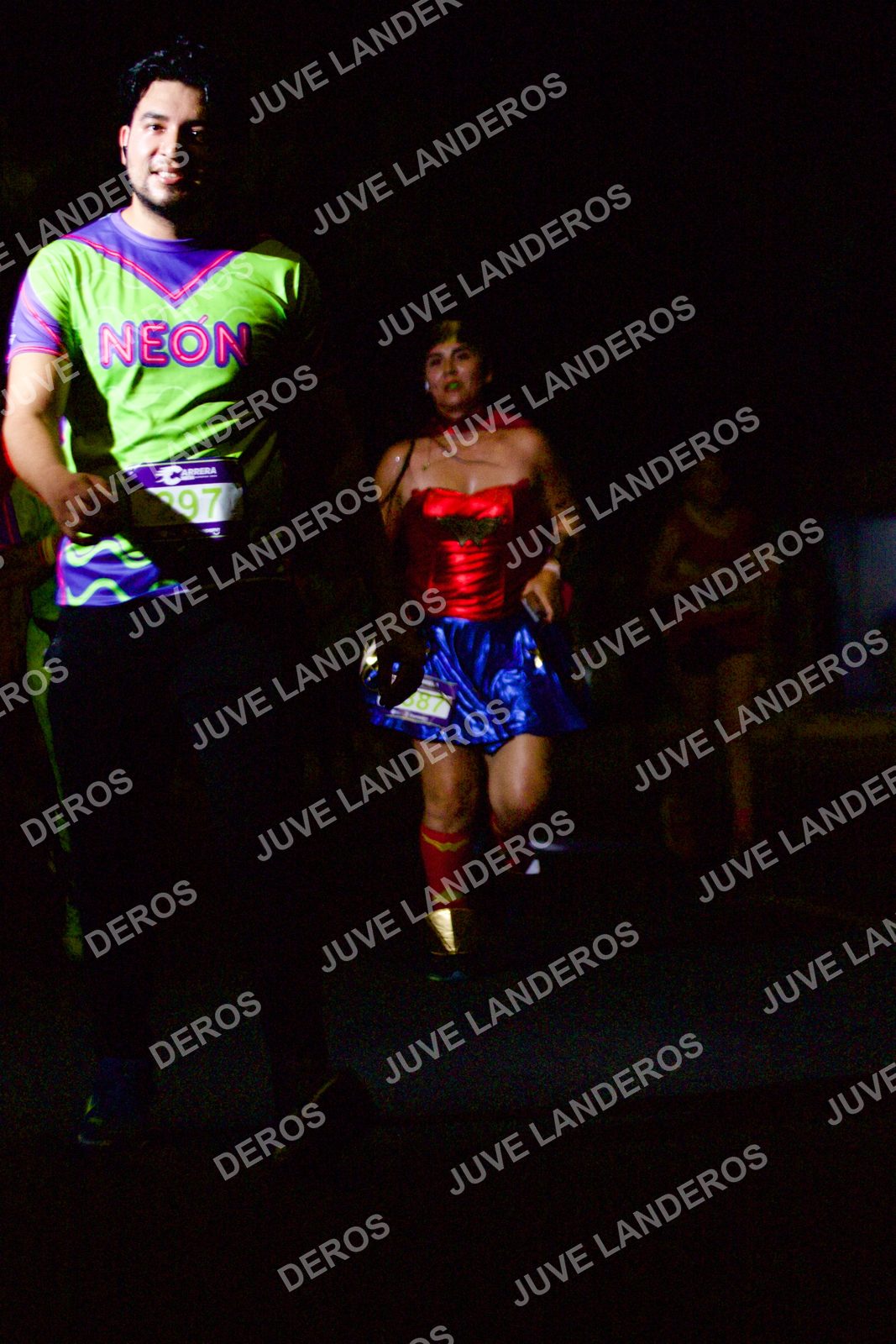 Foto de la Carrera Neón 2026 (Serial Corramos Zapopan) en Parque de las Niñas y los Niños, Blvd. Panamericano 430, Zapopan a las 20:12 · dorsal 97