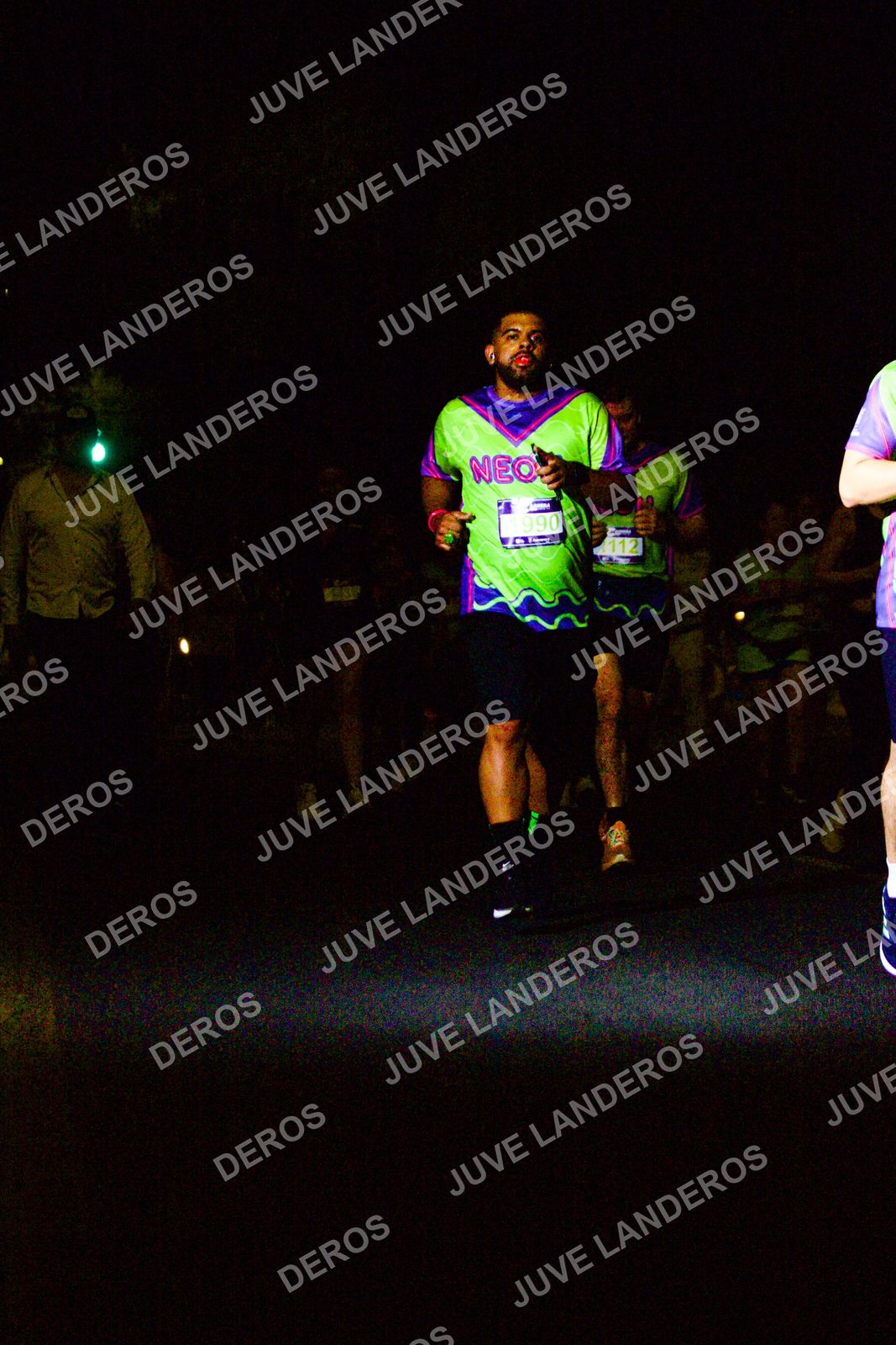 Foto de la Carrera Neón 2026 (Serial Corramos Zapopan) en Parque de las Niñas y los Niños, Blvd. Panamericano 430, Zapopan a las 20:14 · dorsal 112, 990