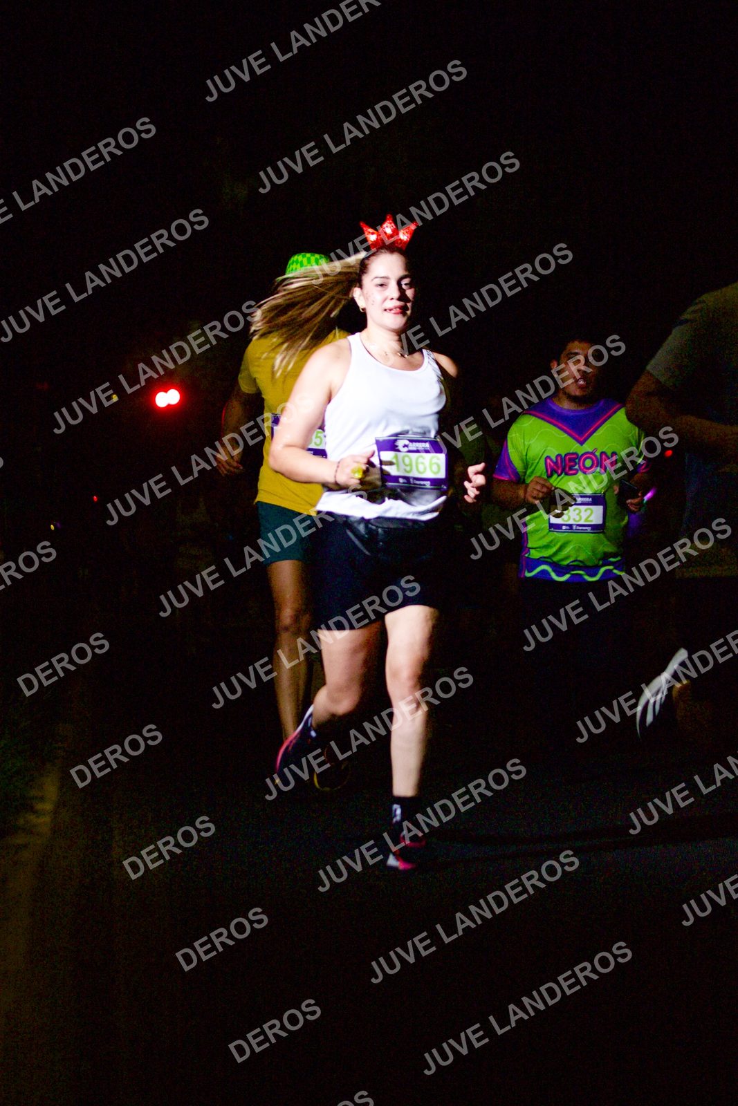 Foto de la Carrera Neón 2026 (Serial Corramos Zapopan) en Parque de las Niñas y los Niños, Blvd. Panamericano 430, Zapopan a las 20:14 · dorsal 1966