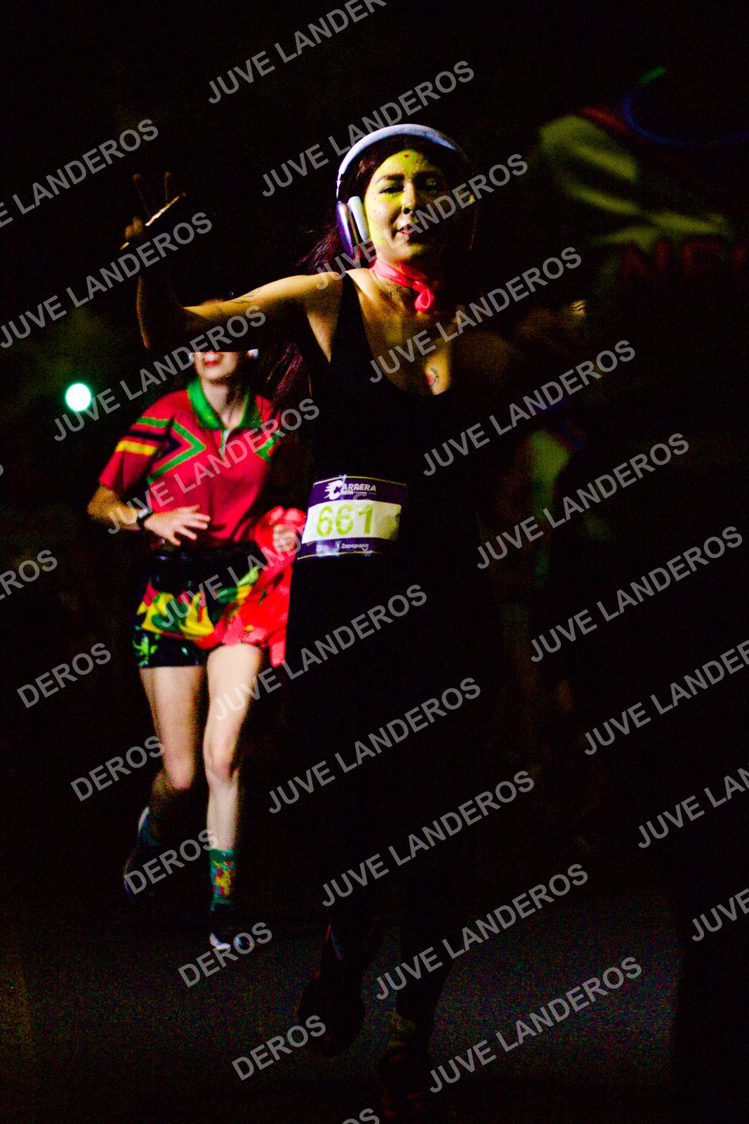 Foto de la Carrera Neón 2026 (Serial Corramos Zapopan) en Parque de las Niñas y los Niños, Blvd. Panamericano 430, Zapopan a las 20:19 · dorsal 661