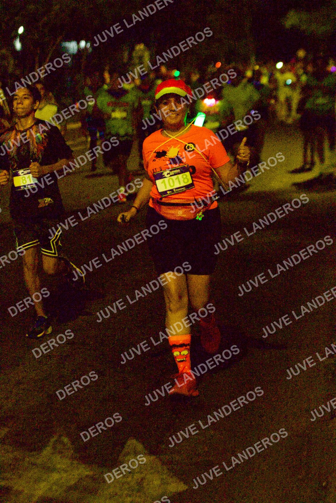 Foto de la Carrera Neón 2026 (Serial Corramos Zapopan) en Parque de las Niñas y los Niños, Blvd. Panamericano 430, Zapopan a las 20:26 · dorsal 1018, 81