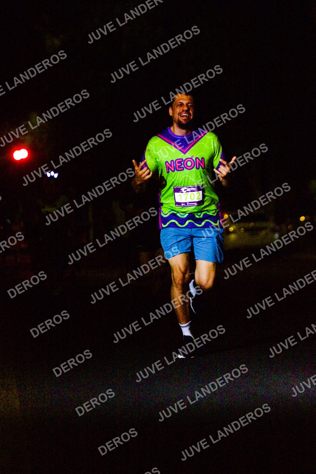 Foto de la Carrera Neón 2026 (Serial Corramos Zapopan) en Parque de las Niñas y los Niños, Blvd. Panamericano 430, Zapopan a las 20:11 · dorsal 1702