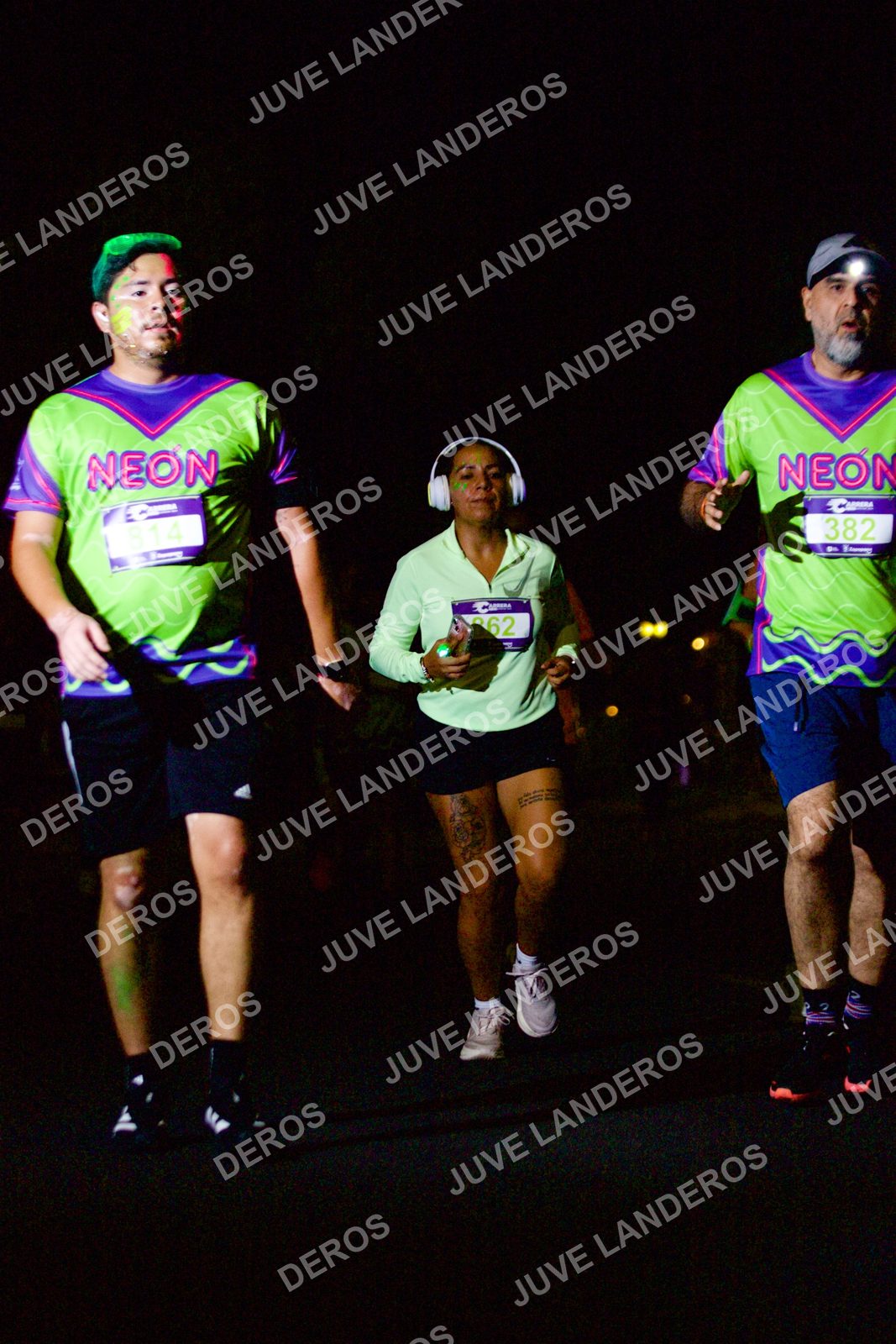 Foto de la Carrera Neón 2026 (Serial Corramos Zapopan) en Parque de las Niñas y los Niños, Blvd. Panamericano 430, Zapopan a las 20:12 · dorsal 382, 62