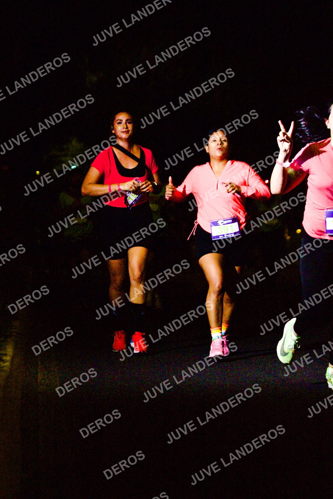 Foto de la Carrera Neón 2026 (Serial Corramos Zapopan) en Parque de las Niñas y los Niños, Blvd. Panamericano 430, Zapopan a las 20:13 · dorsal 391