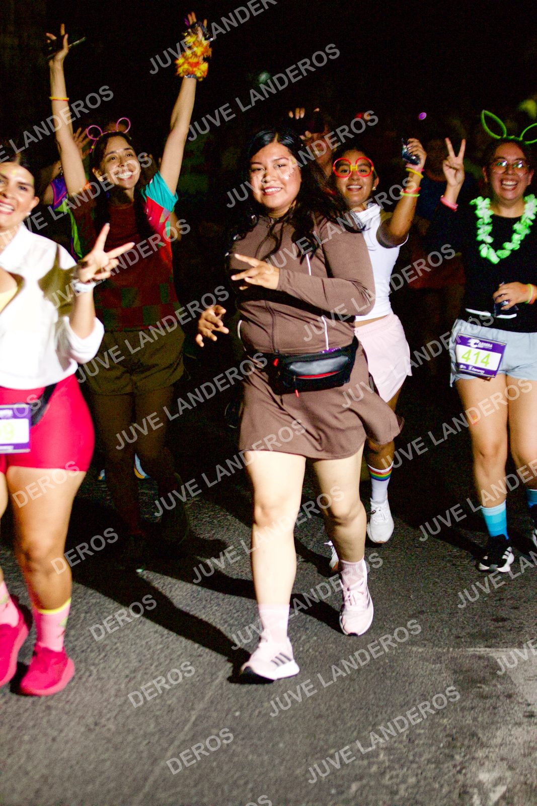 Foto de la Carrera Neón 2026 (Serial Corramos Zapopan) en Parque de las Niñas y los Niños, Blvd. Panamericano 430, Zapopan a las 20:35 · dorsal 414