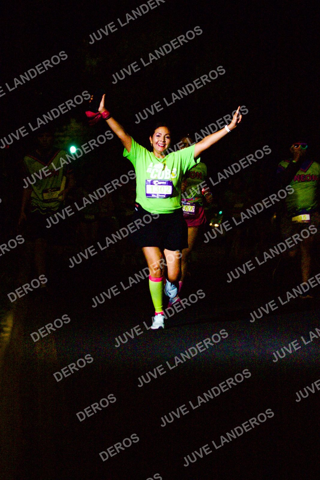 Foto de la Carrera Neón 2026 (Serial Corramos Zapopan) en Parque de las Niñas y los Niños, Blvd. Panamericano 430, Zapopan a las 20:16 · dorsal 1302