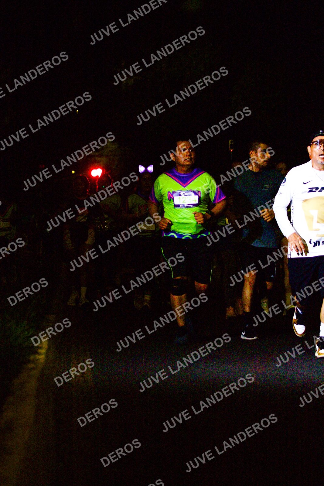 Foto de la Carrera Neón 2026 (Serial Corramos Zapopan) en Parque de las Niñas y los Niños, Blvd. Panamericano 430, Zapopan a las 20:20