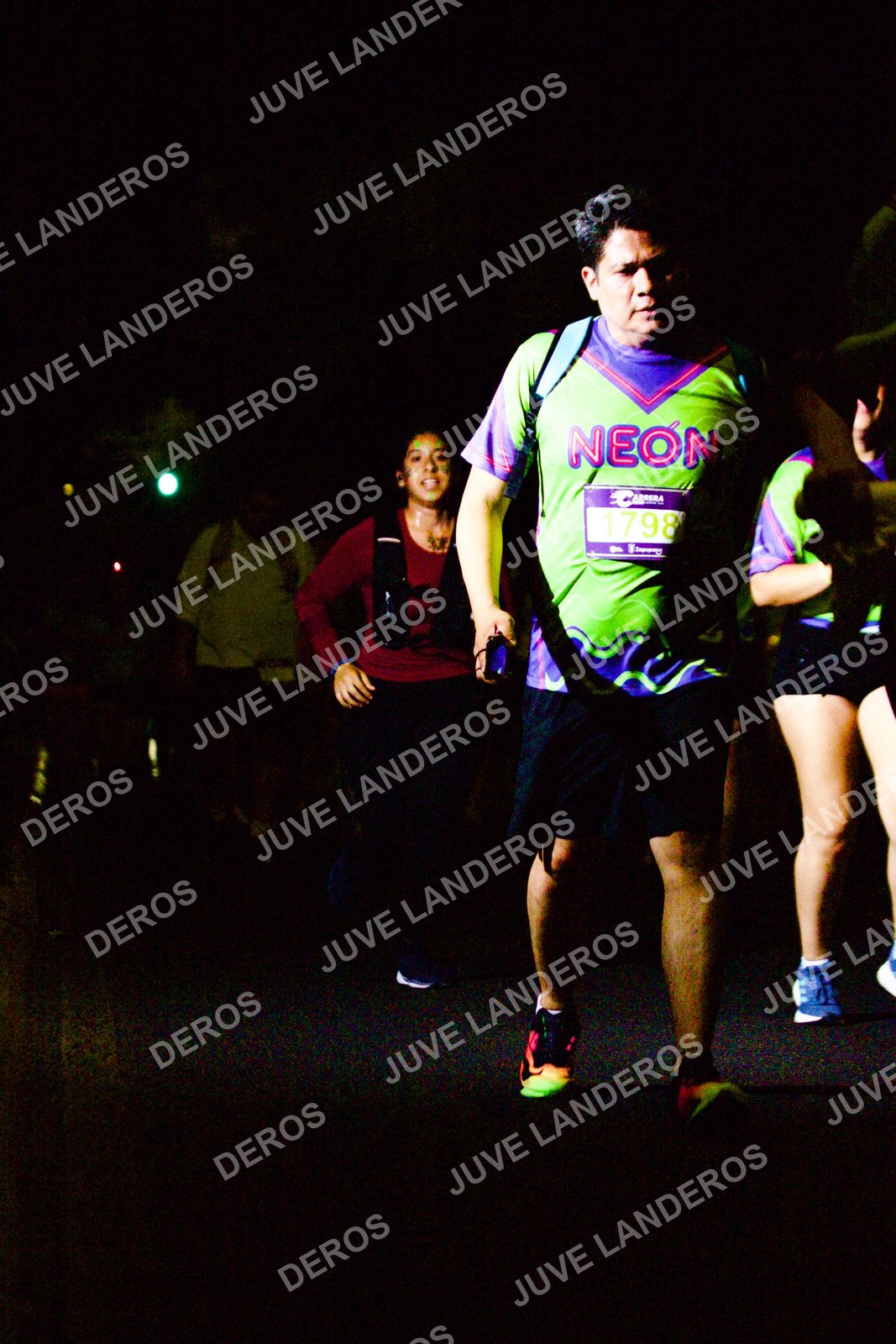 Foto de la Carrera Neón 2026 (Serial Corramos Zapopan) en Parque de las Niñas y los Niños, Blvd. Panamericano 430, Zapopan a las 20:17 · dorsal 1798