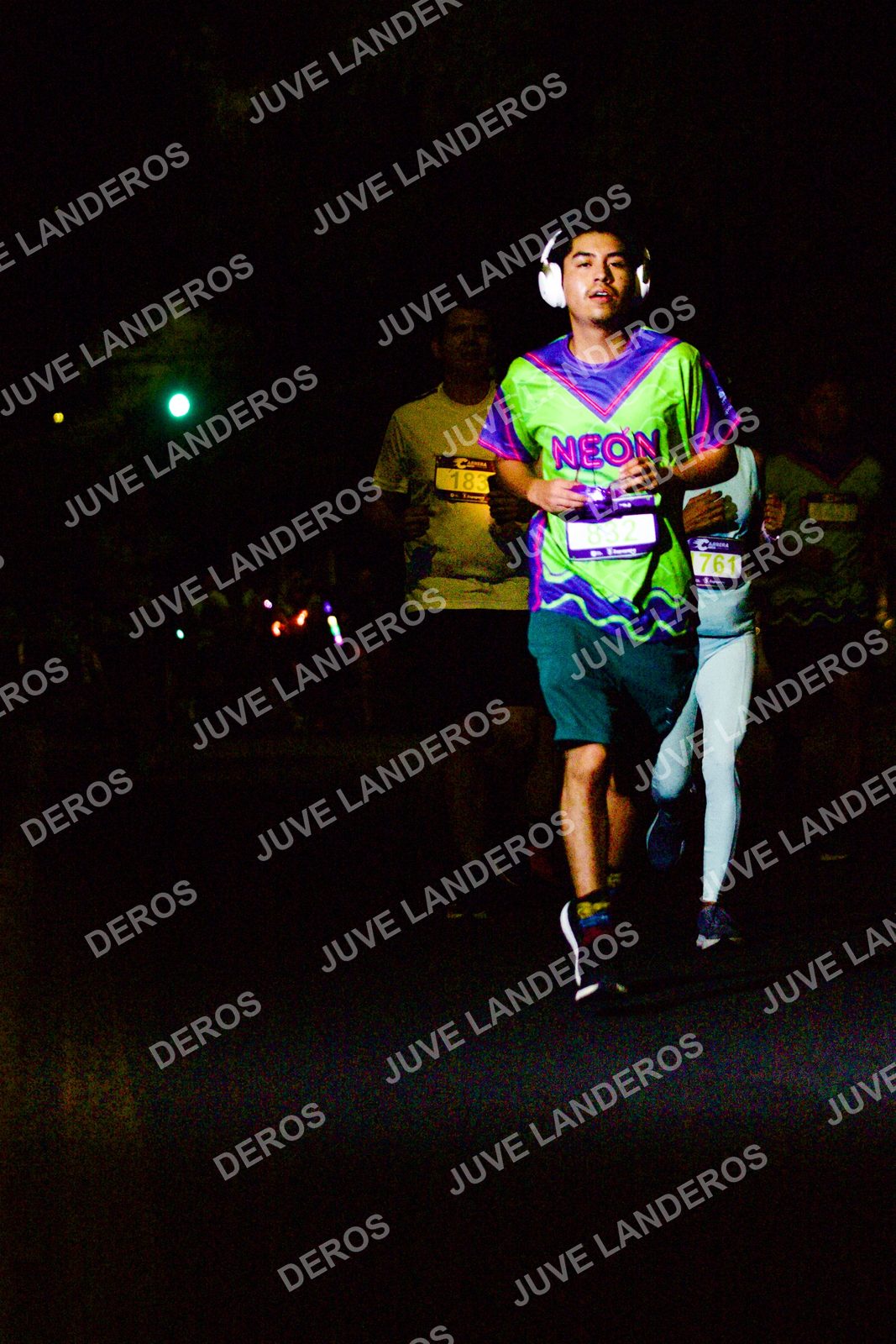 Foto de la Carrera Neón 2026 (Serial Corramos Zapopan) en Parque de las Niñas y los Niños, Blvd. Panamericano 430, Zapopan a las 20:12 · dorsal 761, 183, 832