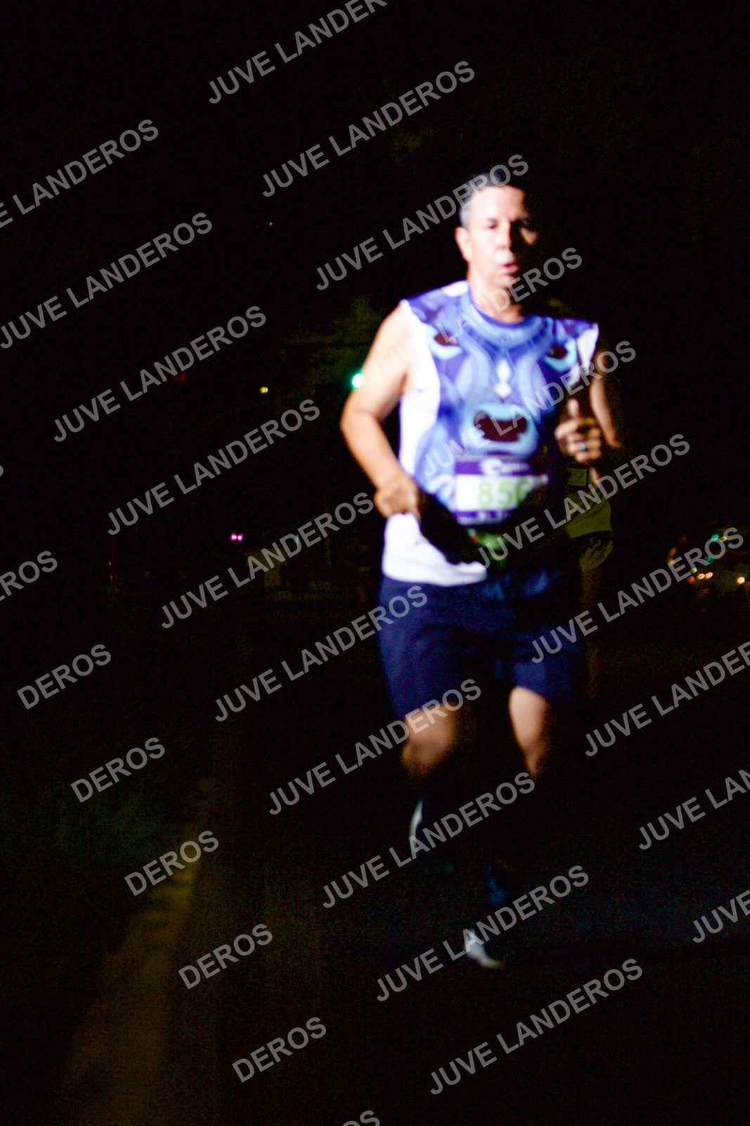 Foto de la Carrera Neón 2026 (Serial Corramos Zapopan) en Parque de las Niñas y los Niños, Blvd. Panamericano 430, Zapopan a las 20:10 · dorsal 856